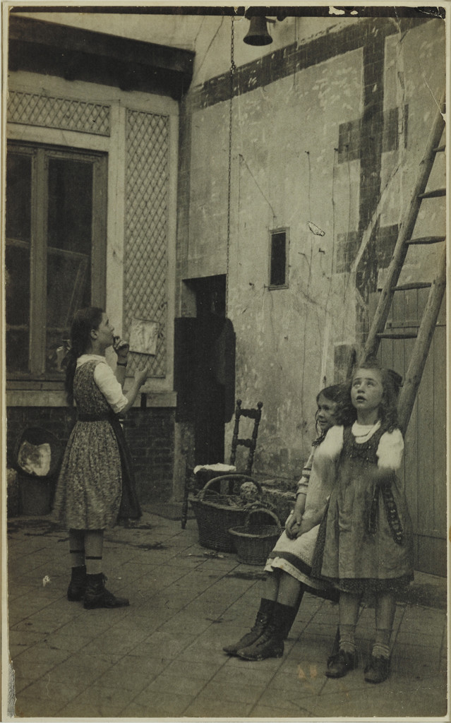Mary and Kate Steichen, Voulangis, France