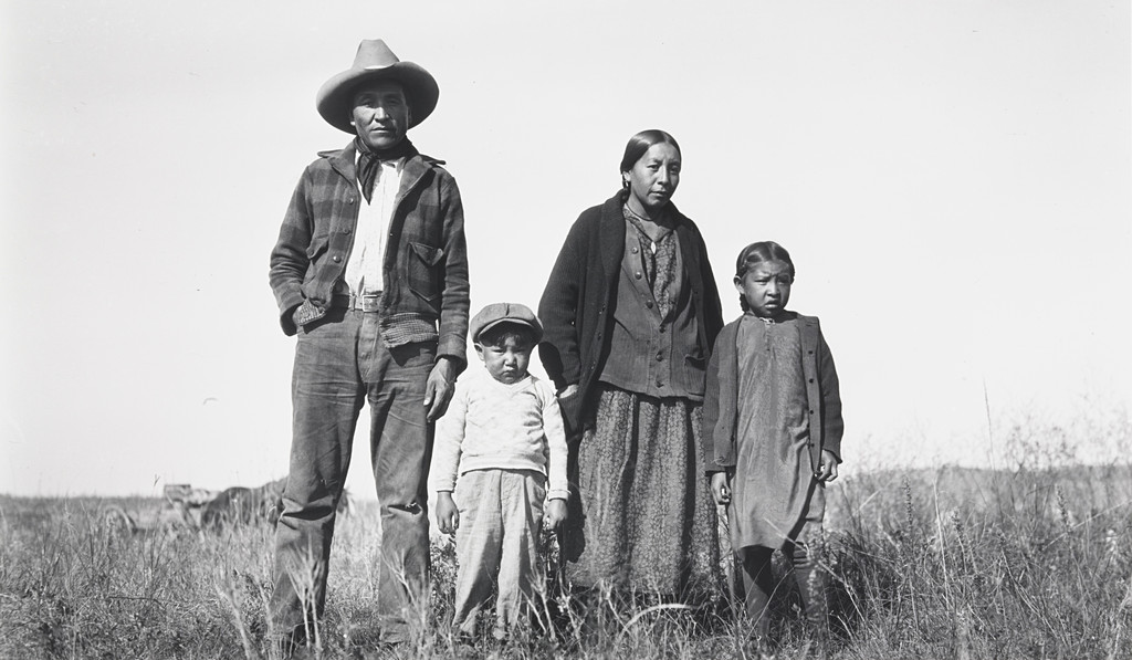 Sam Spotted Warbonnet and Family