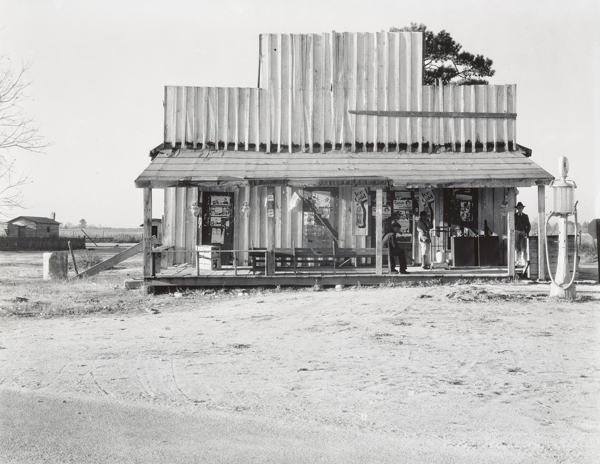 Walker Evans. Country Store and Gas Station, Alabama