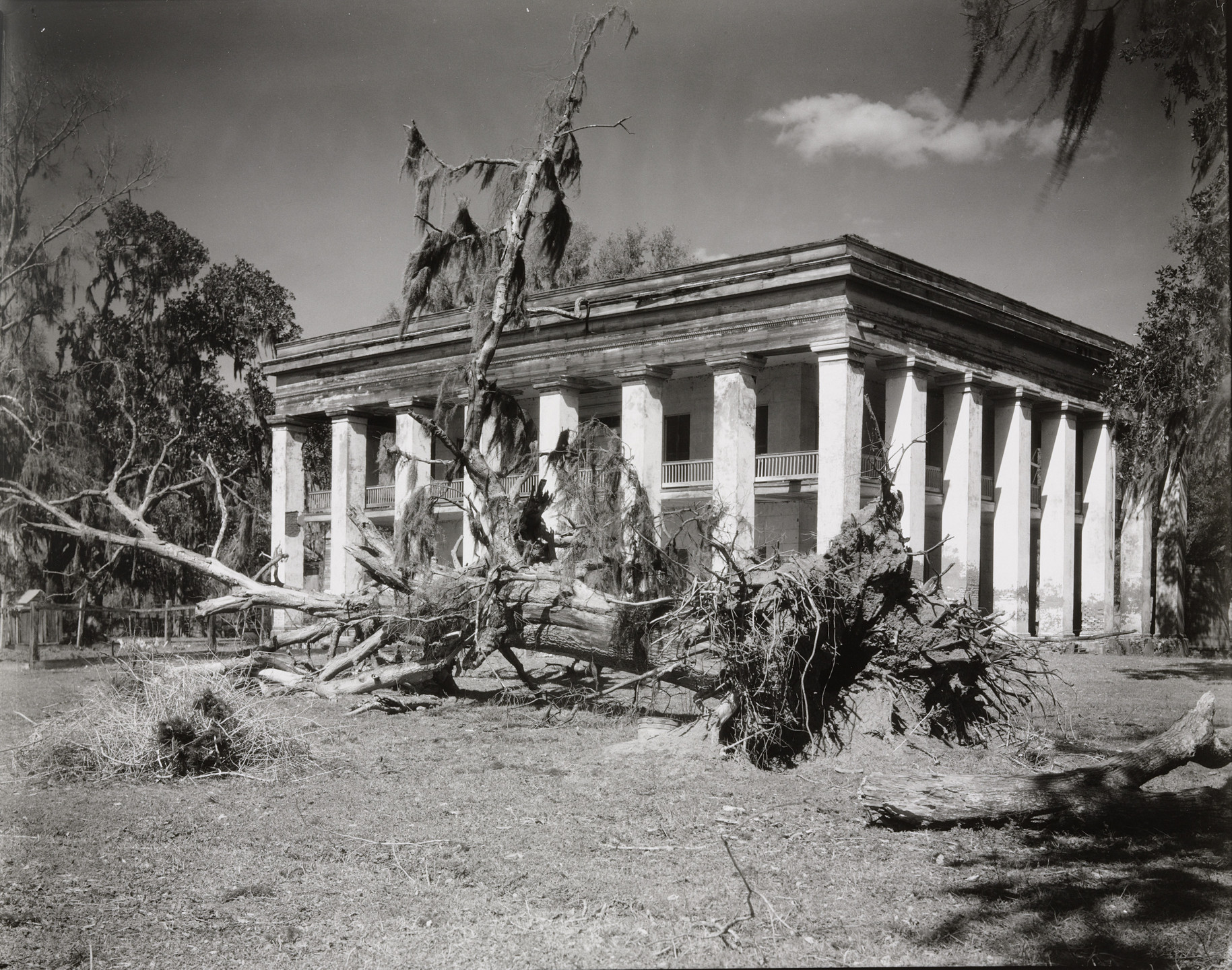 Walker Evans. Louisiana Plantation House. 1935
