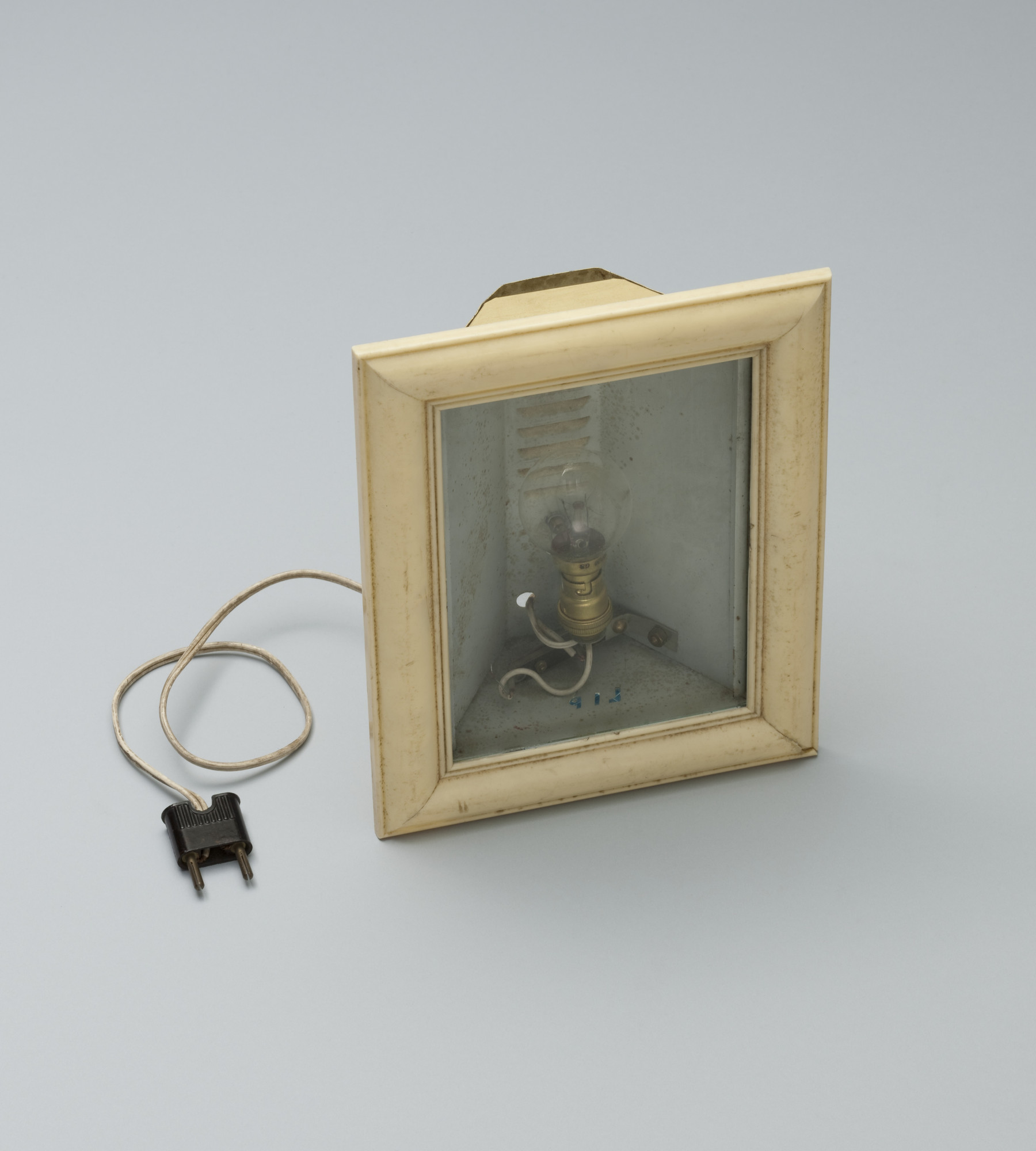 Ben Vautier. Light Bulb (La Lumière)