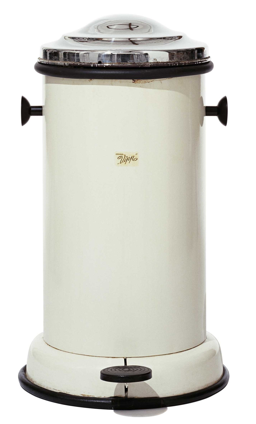 Holger Nielsen. Pedal Bin (model 15). 1939