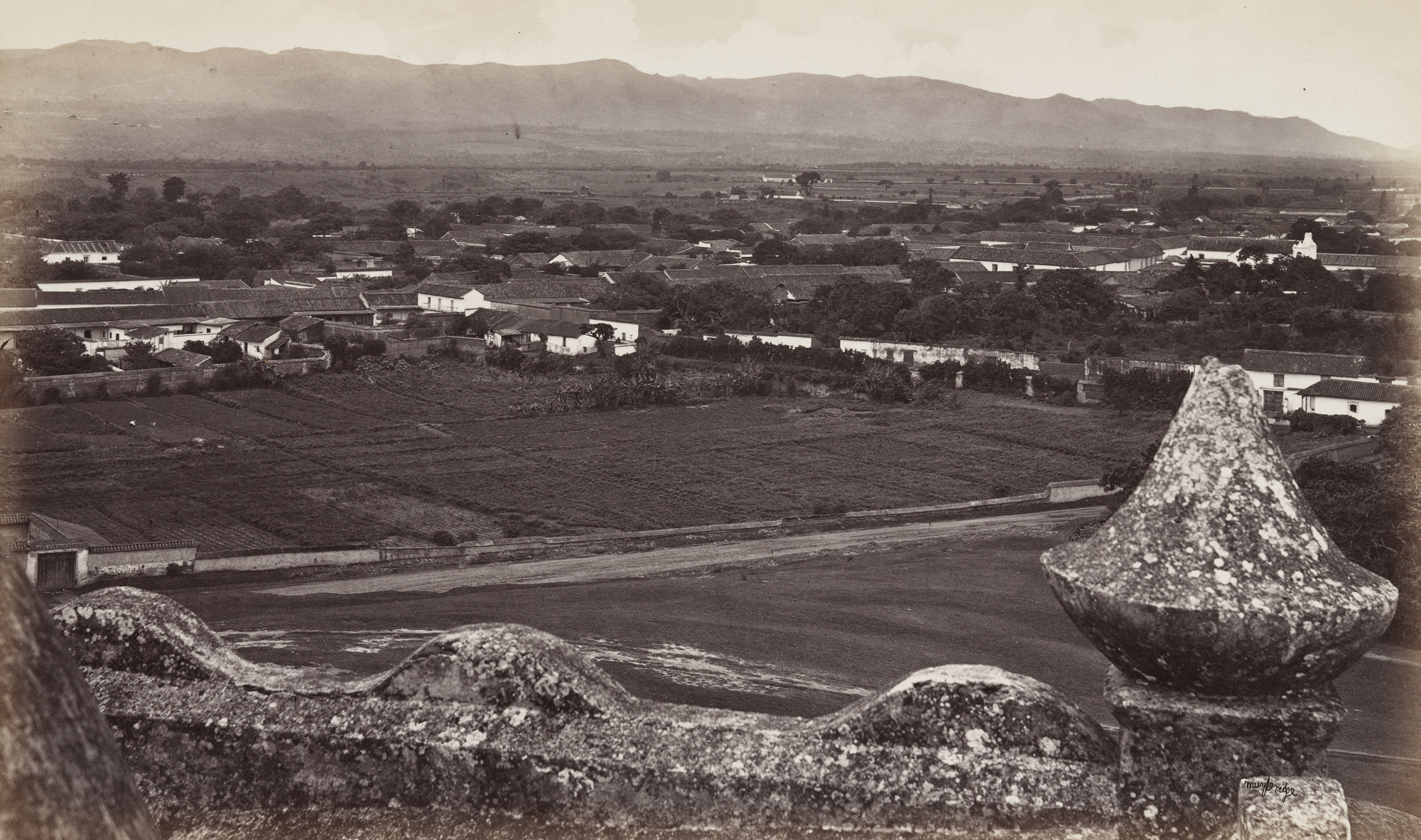 Eadweard J. Muybridge. Environs of City of Guatemala