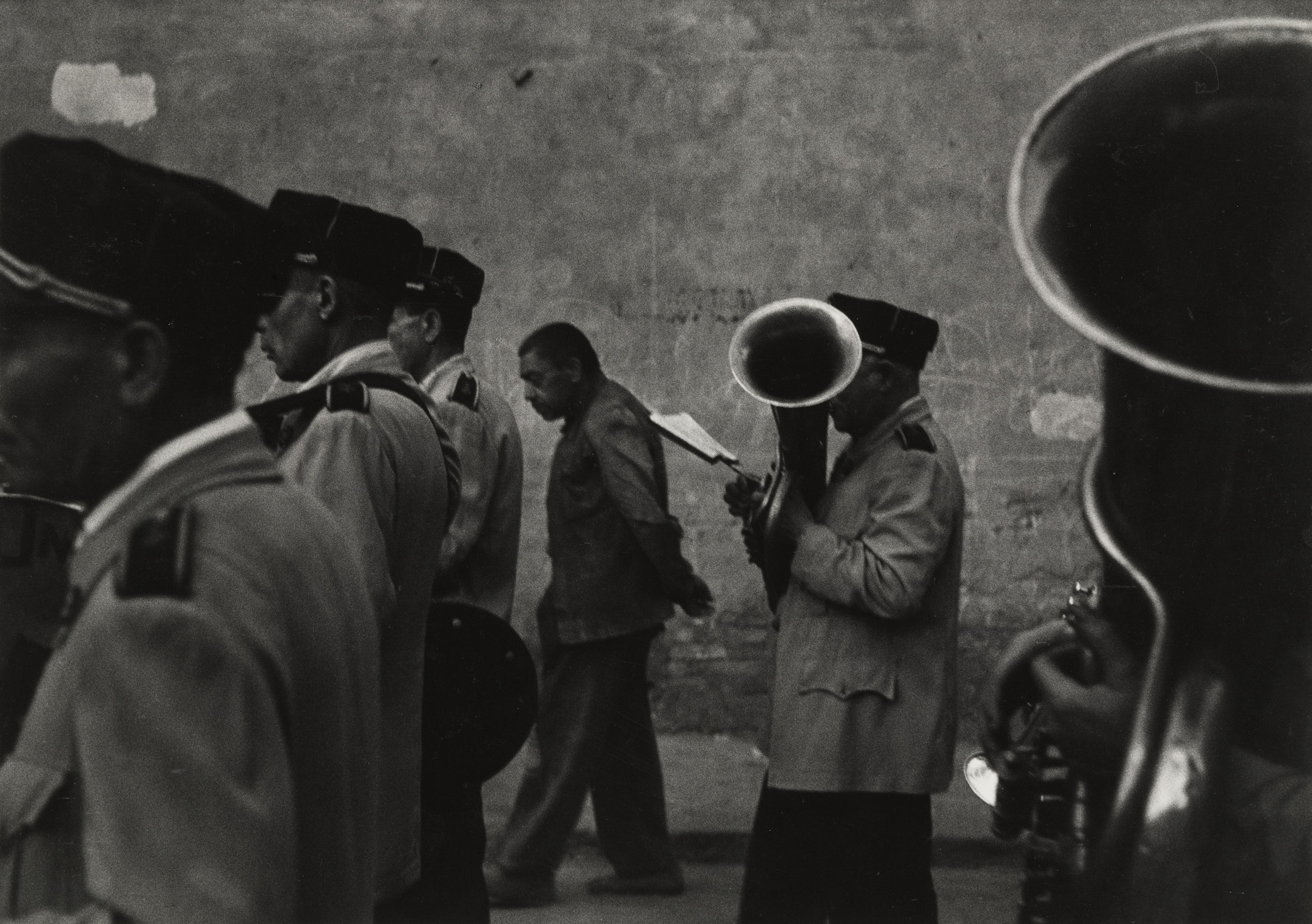 Robert Frank. Parade, Valencia. 1952