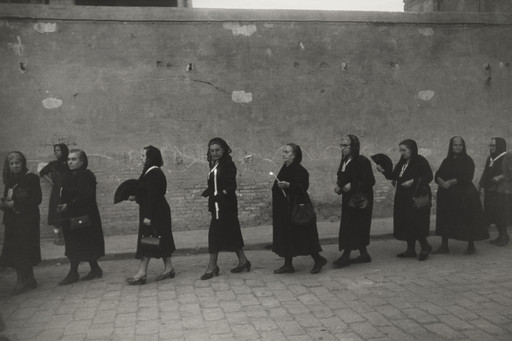 Robert Frank. Procession, Valencia. 1952