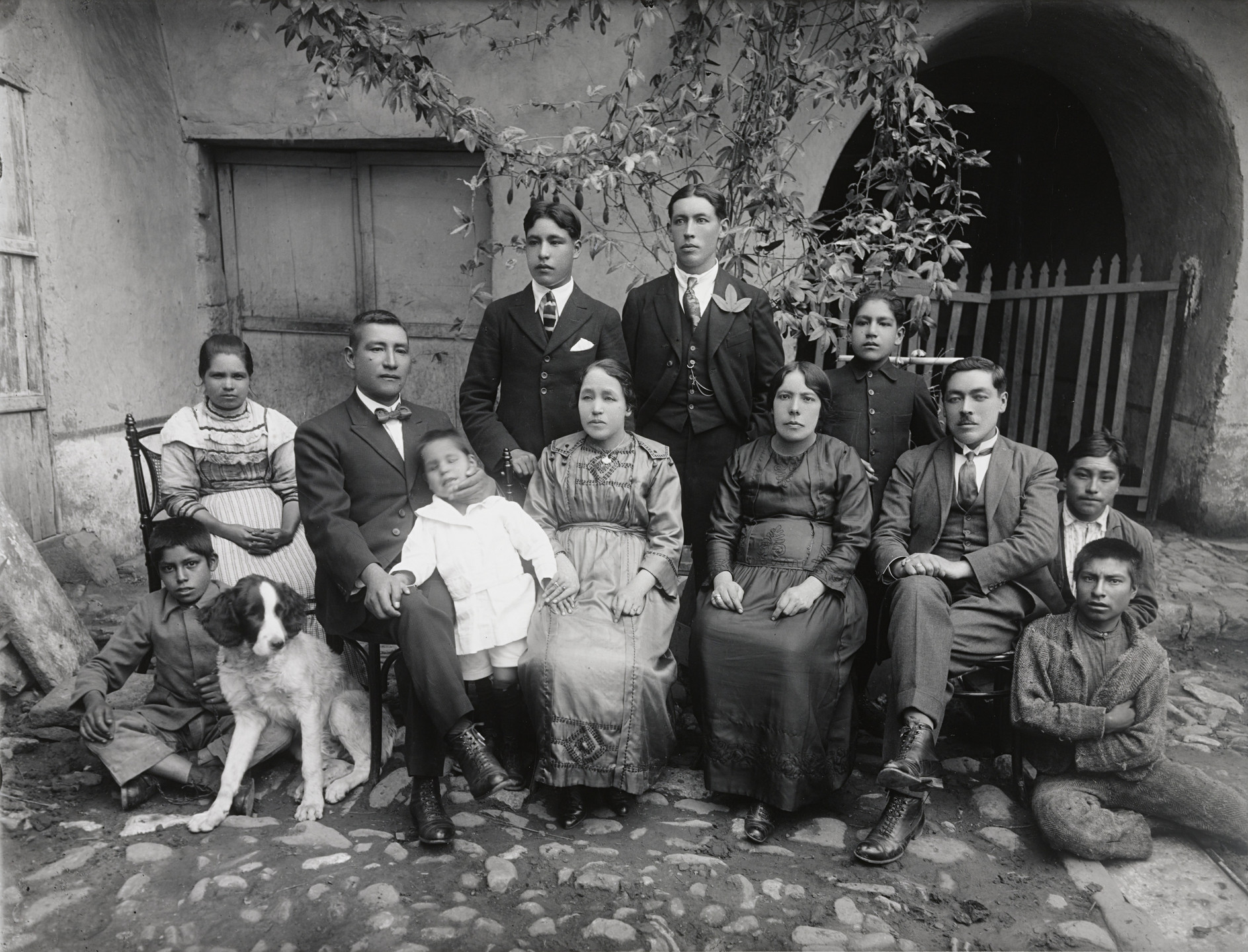 Martín Chambi. Angel Vargas Family, Cuzco. 1928