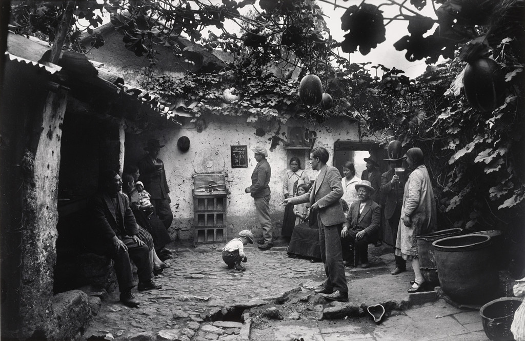Chicha and Sapo, Cuzco. (Chicha y Sapo, Cuzsco)