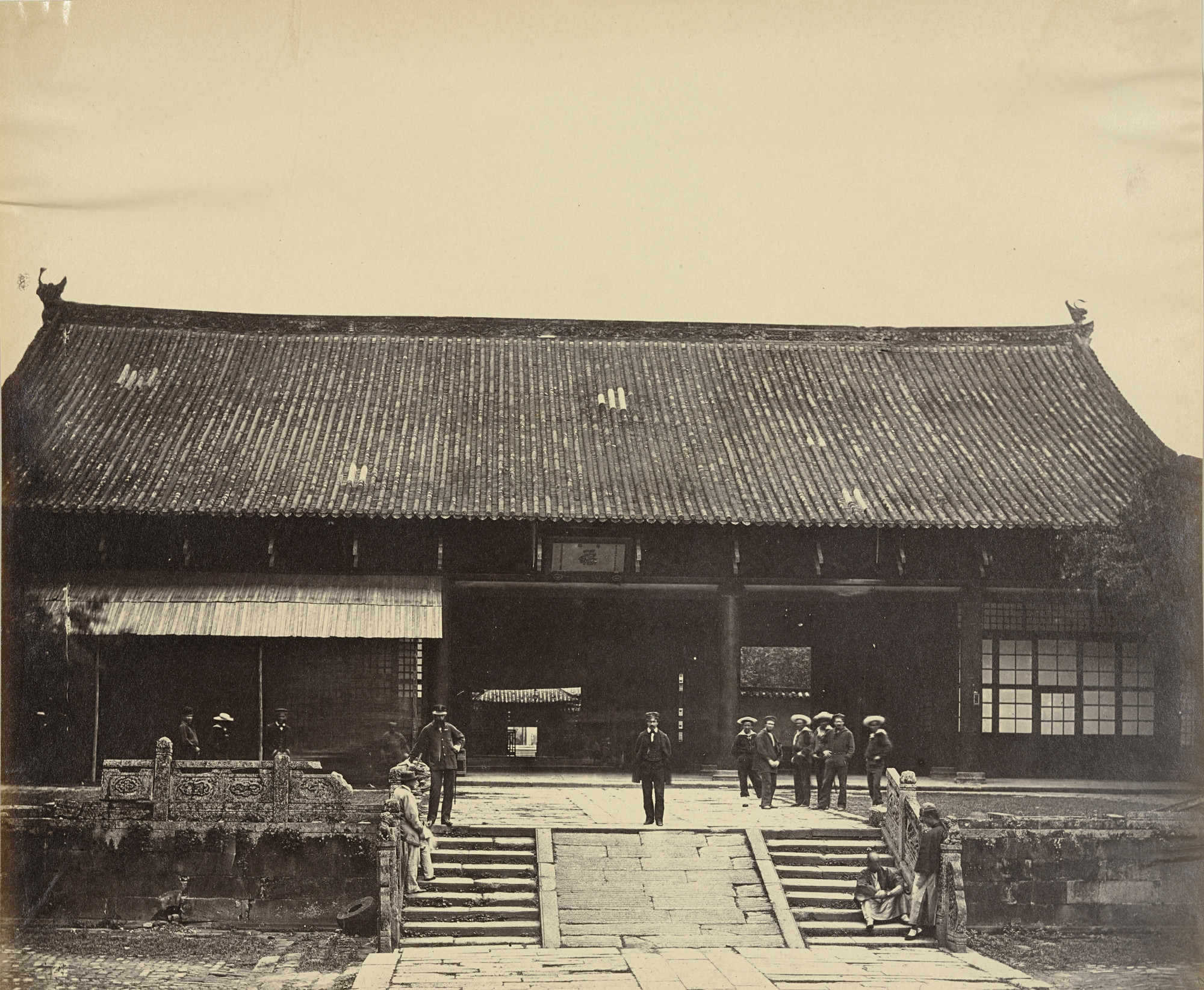 Felice Beato. Commissioner's Yamun, Canton