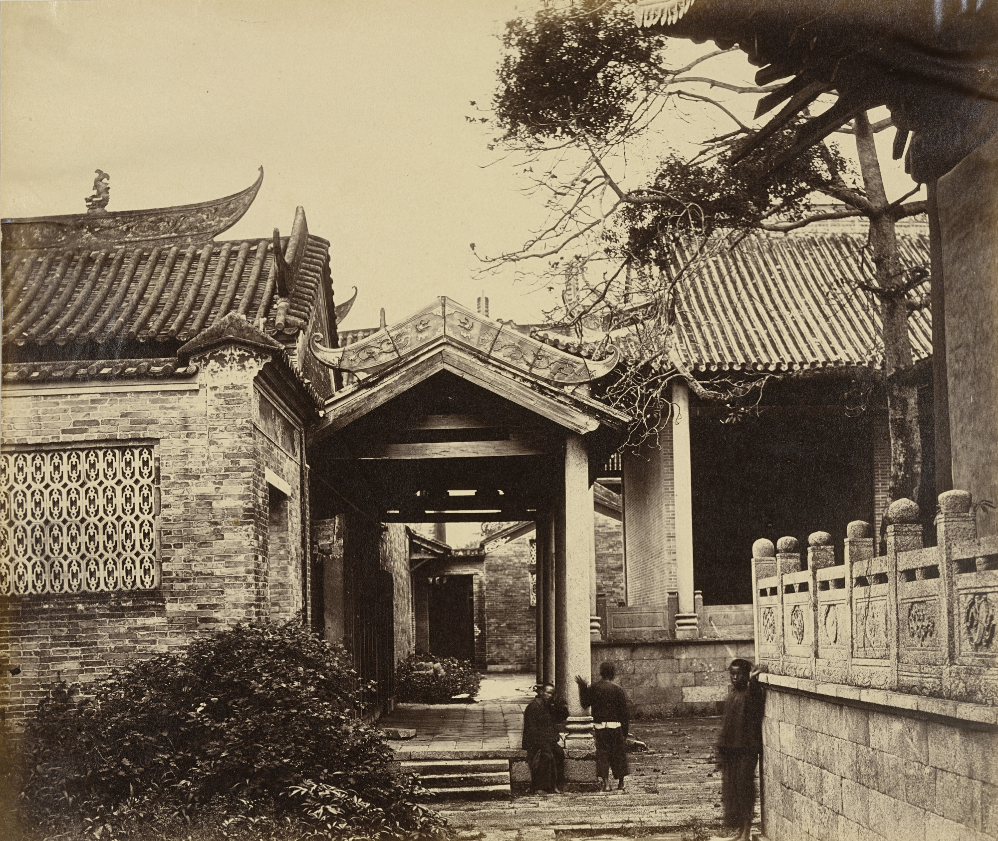Felice Beato. Name Hui Kung Temple, Canton