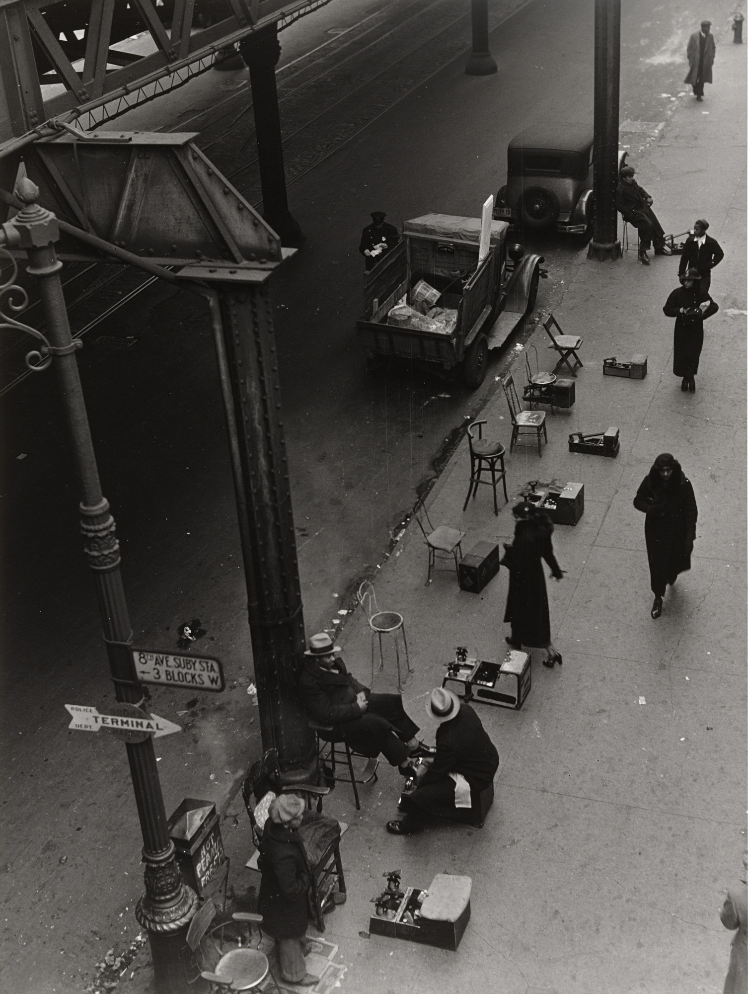 Aaron Siskind. Street Scene 4