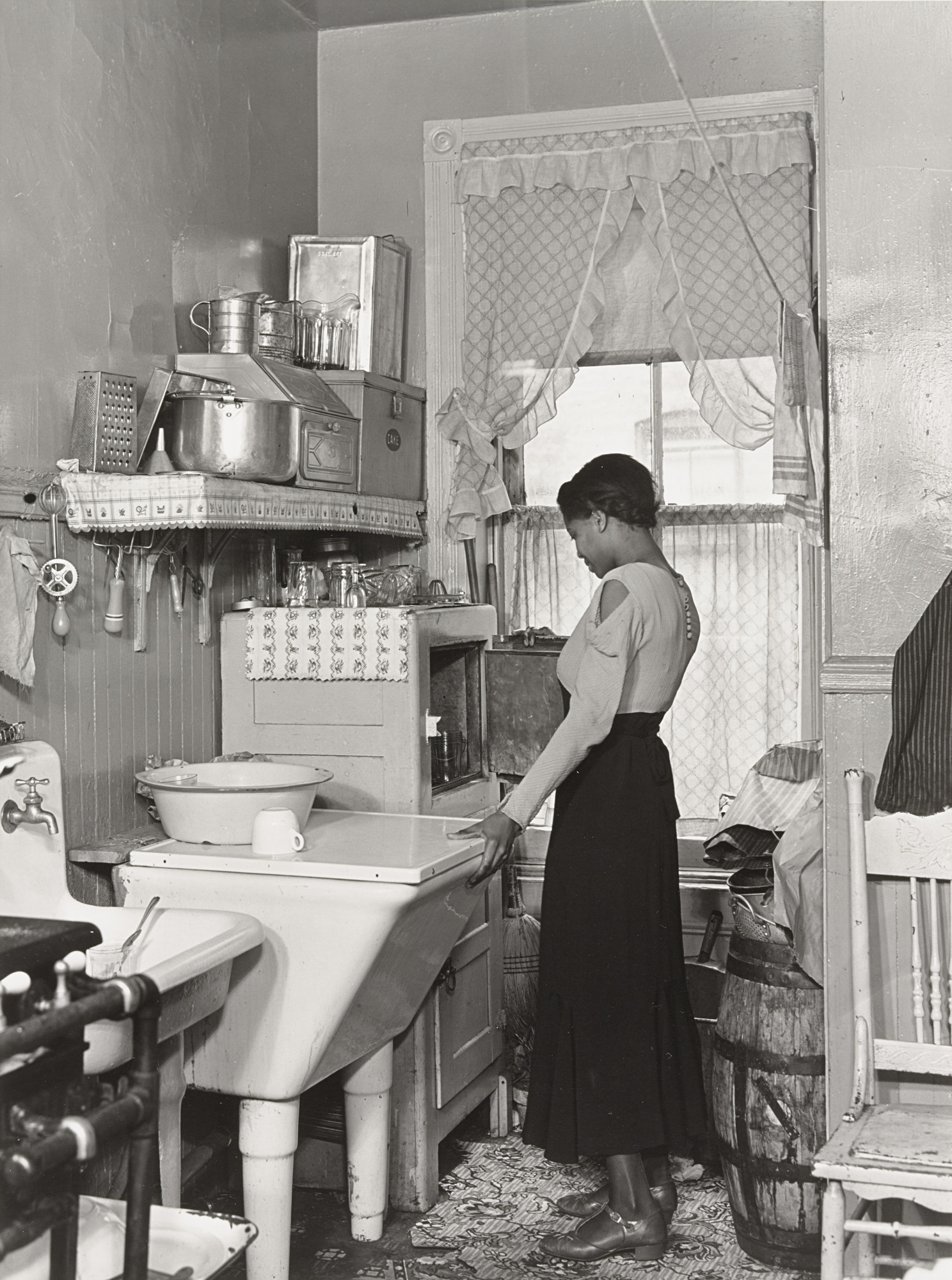 Aaron Siskind. Lady in Kitchen