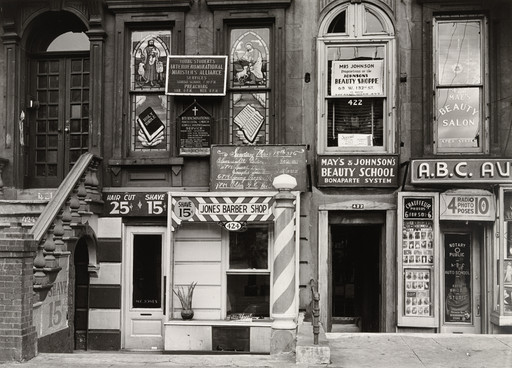 Aaron Siskind. Facades