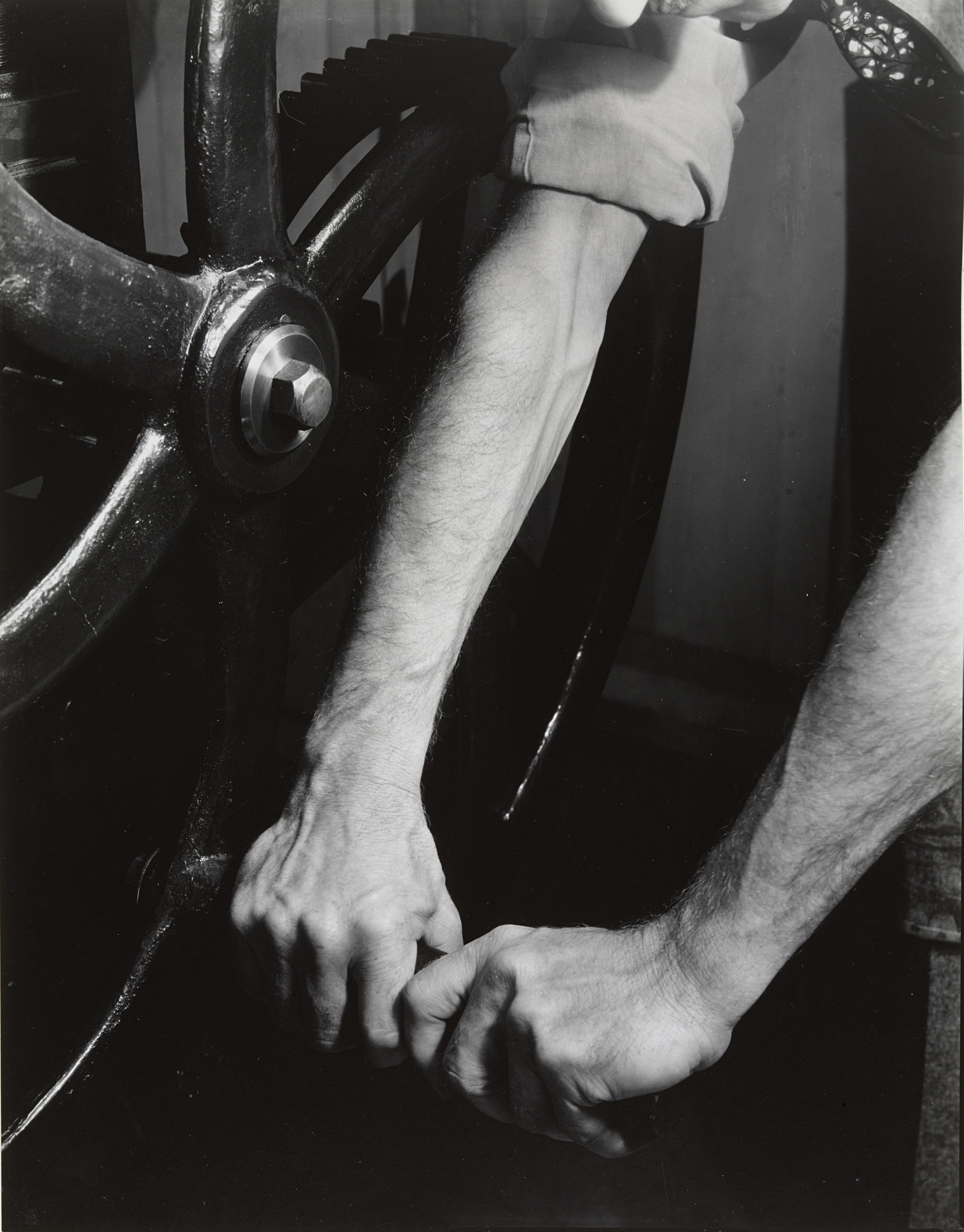 Imogen Cunningham. Hands of Roi Partridge on Etcher's Press