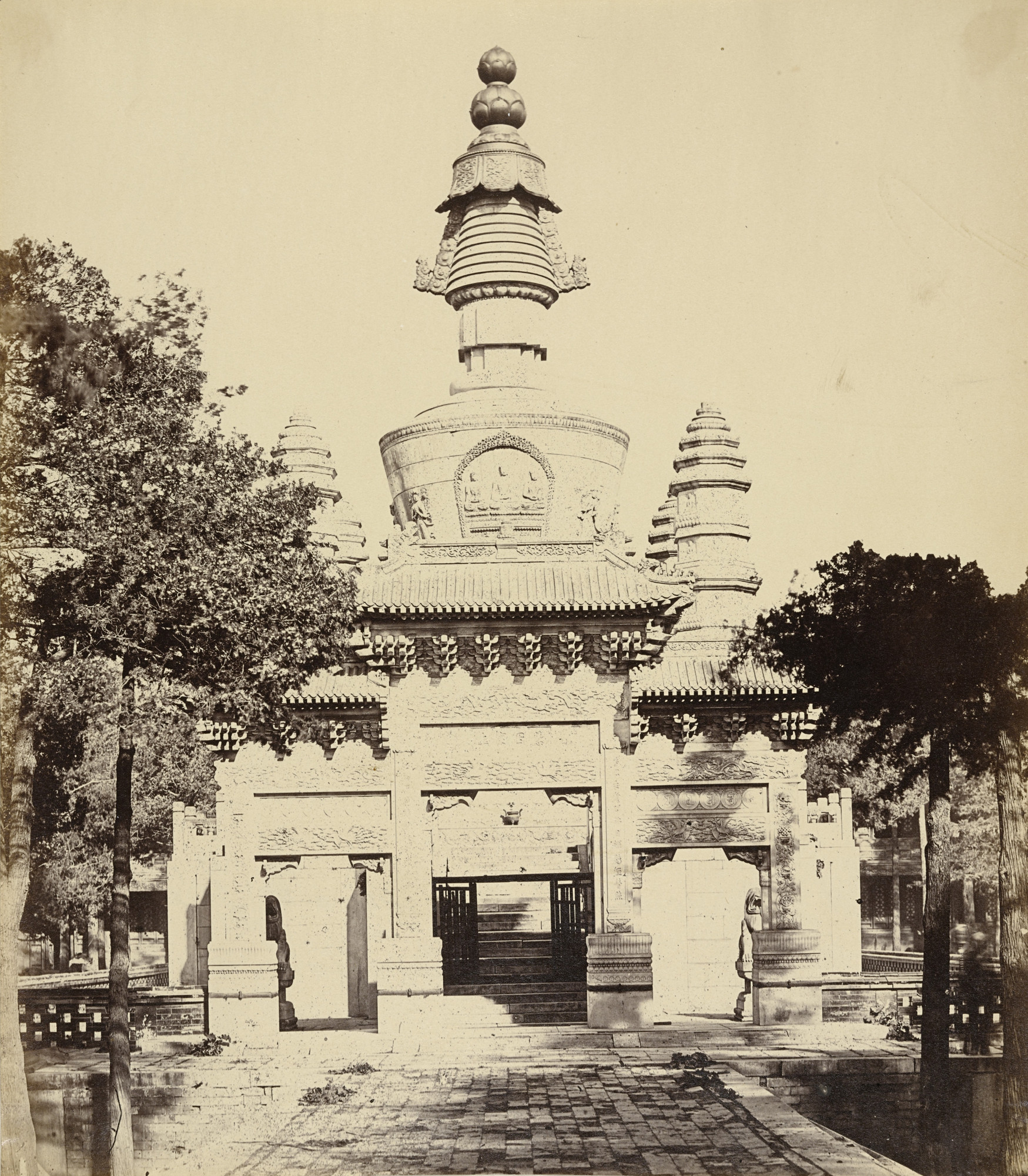 Felice Beato. Tibetan Monument in the Lama Temple, Pekin