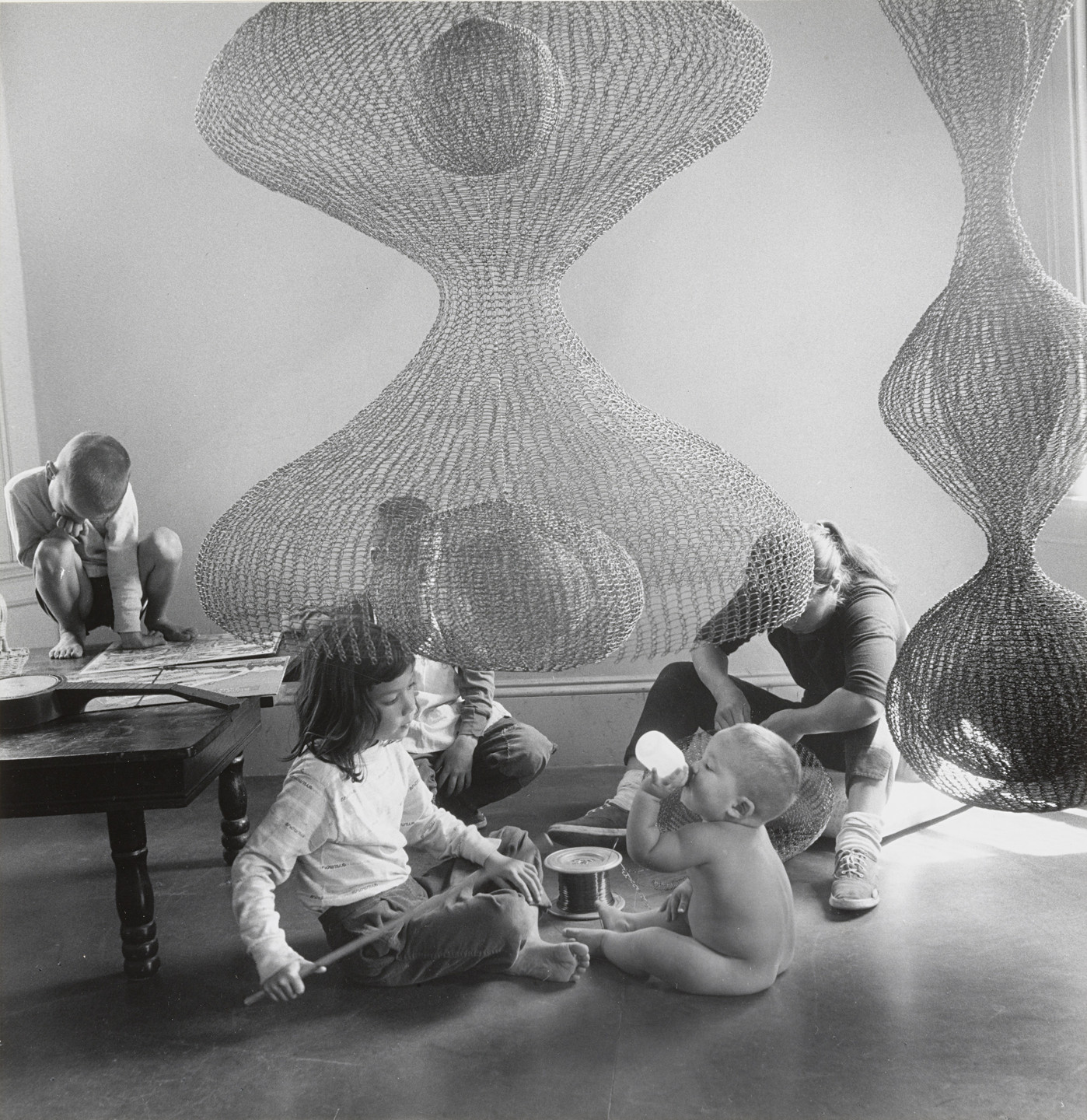 Imogen Cunningham. Ruth Asawa at Work with Children. 1957