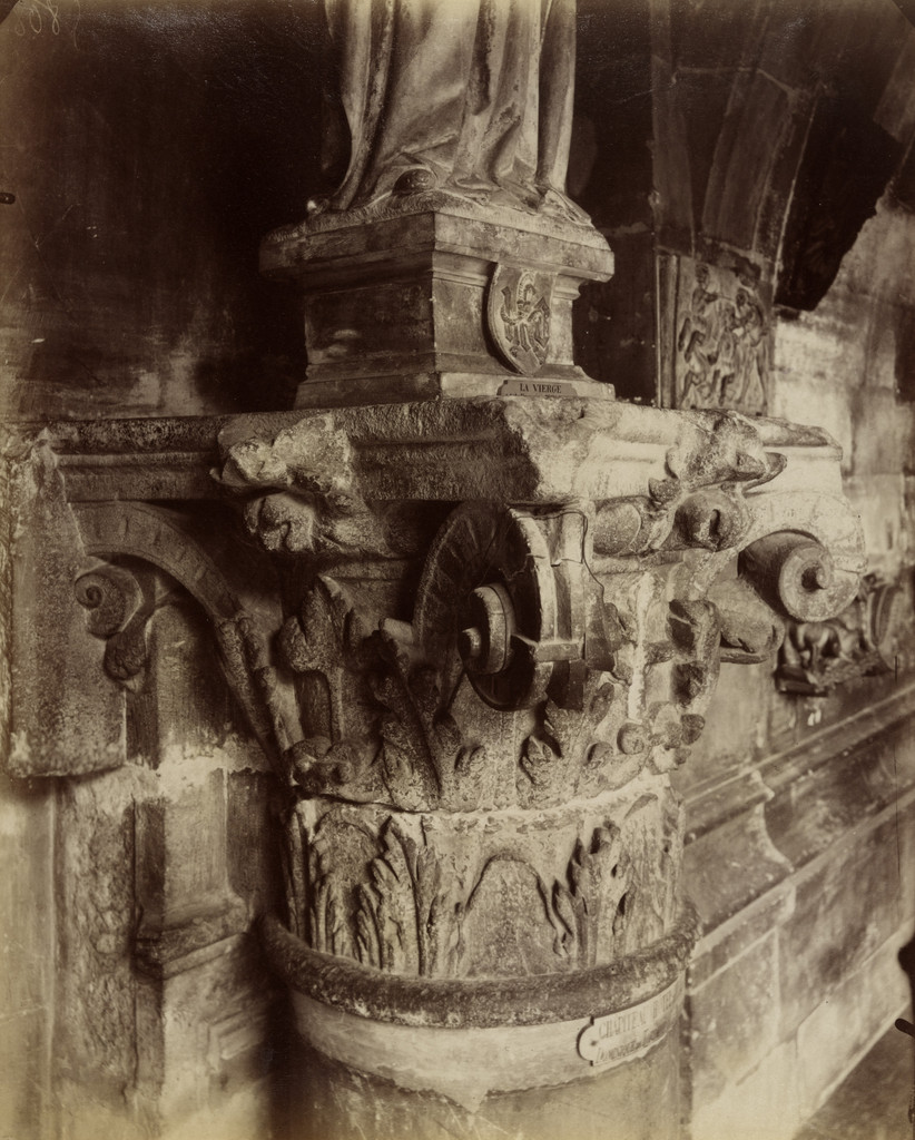 Cluny. Chapiteau. Hôtel de Ville de Paris