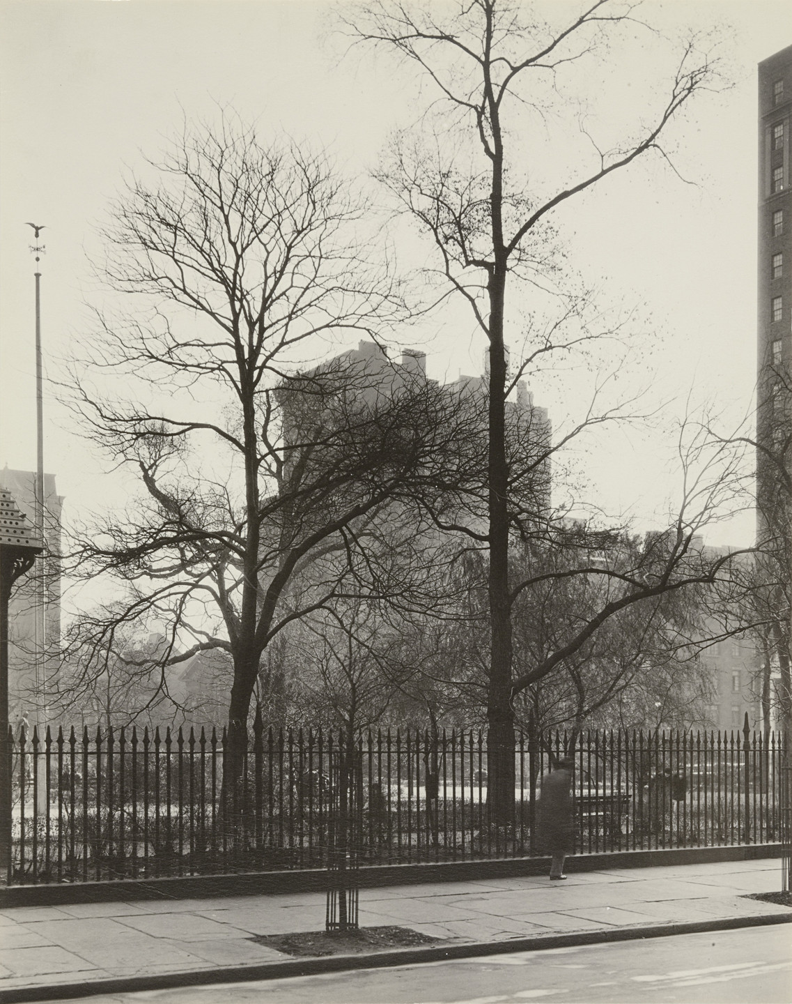 Berenice Abbott. West Side of Gramercy Park West, nos. 3-4, Manhattan. November 27, 1935