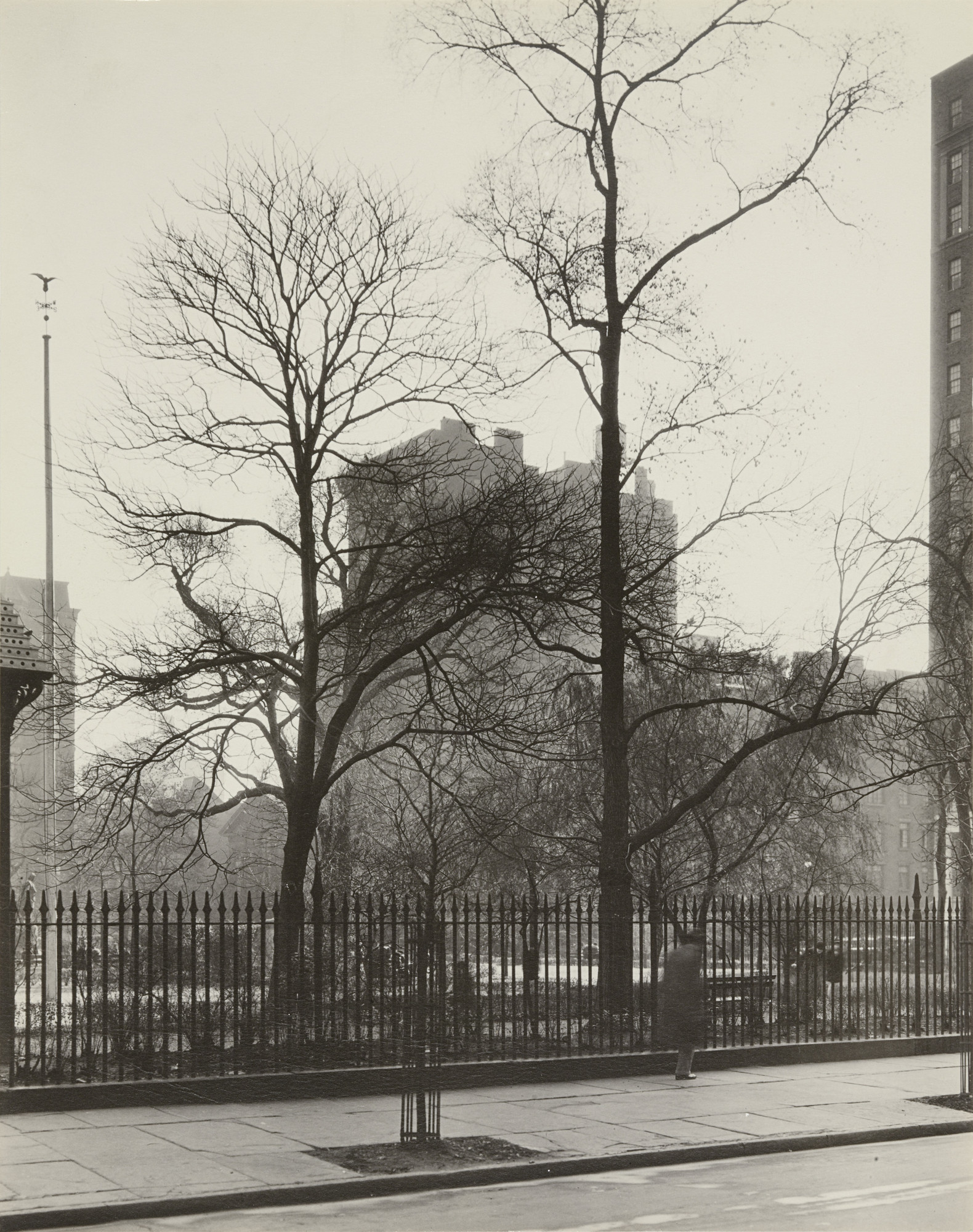 Berenice Abbott. West Side of Gramercy Park West, nos. 3-4, Manhattan