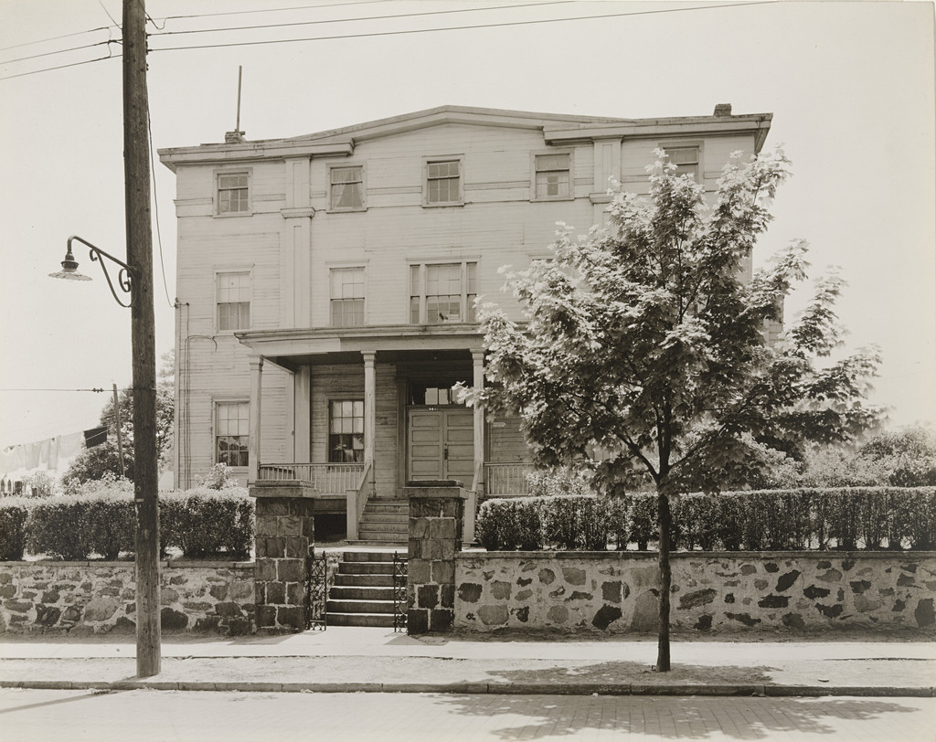 27th Avenue, no. 1422, Astoria