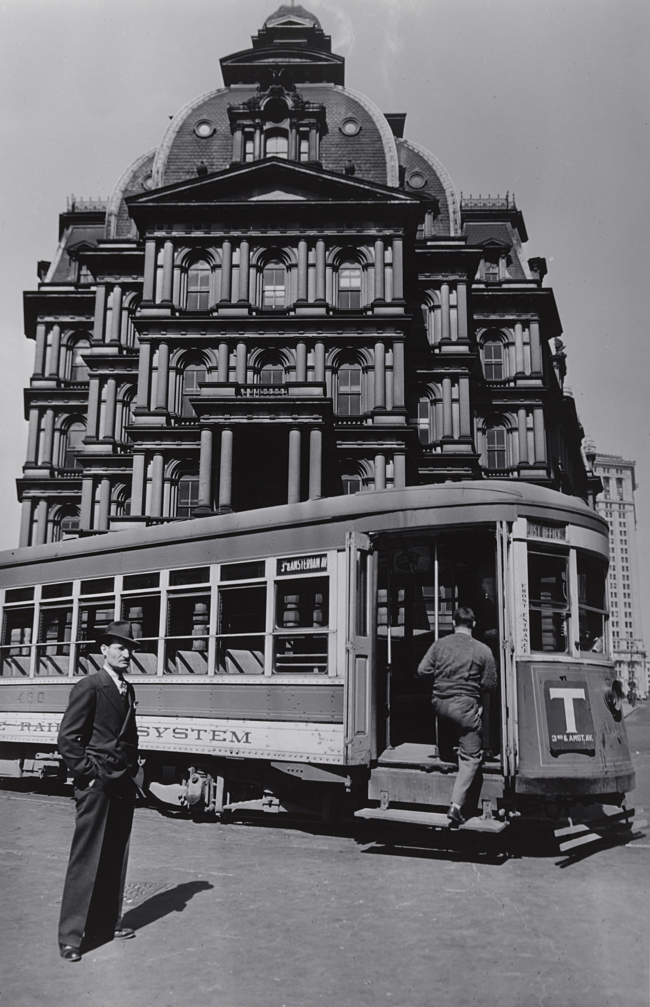 Berenice Abbott. Old Post Office, Broadway and Park Row, Manhattan