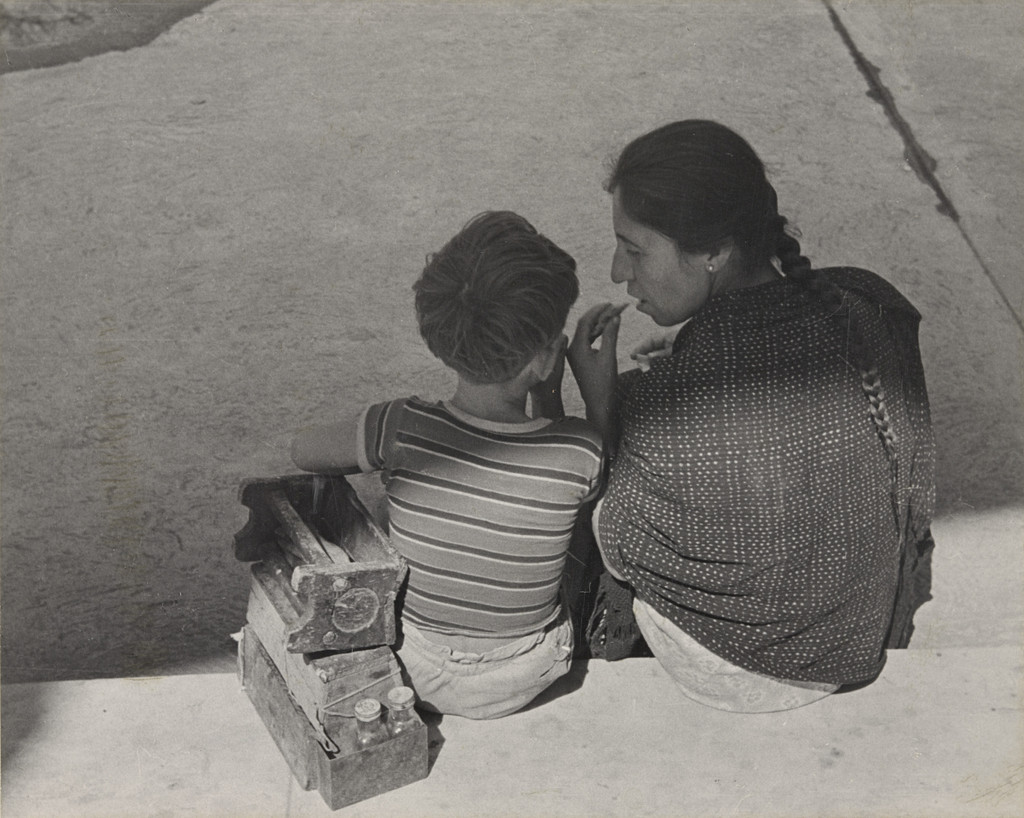 La mamá del bolero y el bolero (The Mother of the Shoeshine Boy and the Shoeshine Boy)