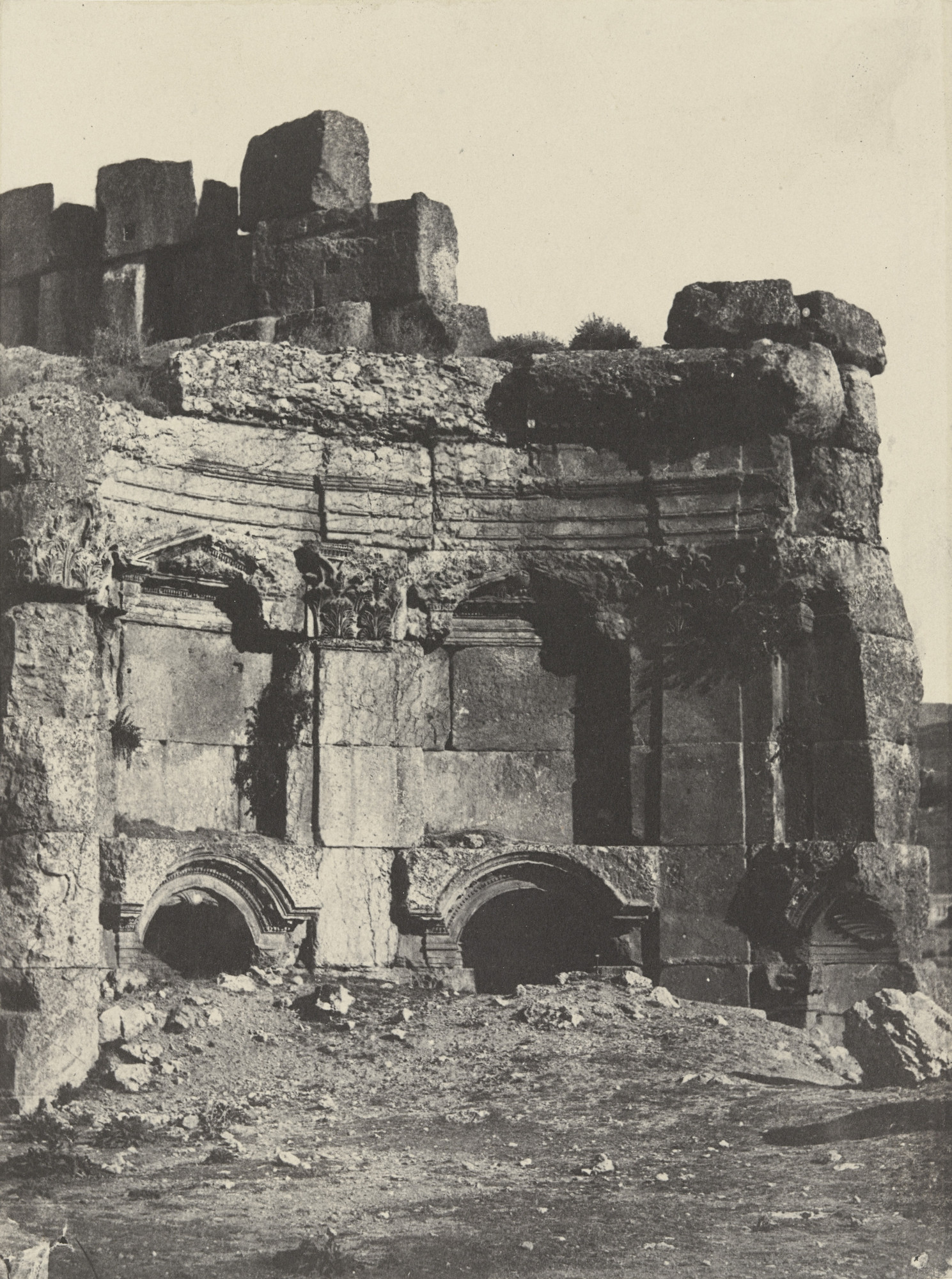 Maxime Du Camp. Baalbeck, Hémicycle, de L'enceinte des Temples du Soleil et de Jupiter