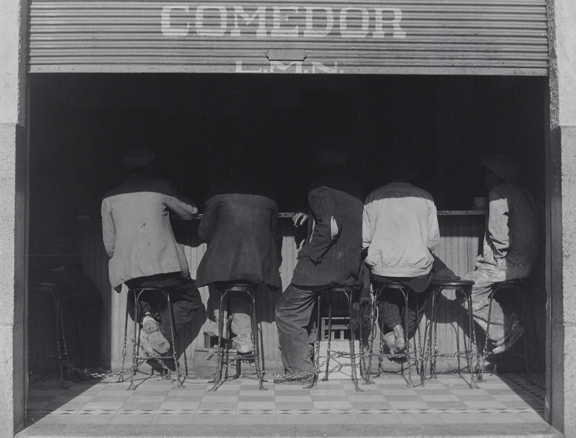 Manuel Álvarez Bravo. Los agachados (The Crouched Ones)