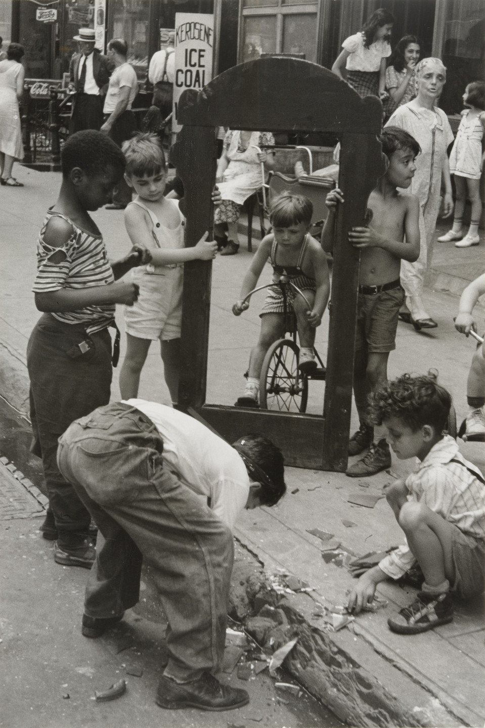 Helen Levitt: Street Photographs | Fraenkel Gallery