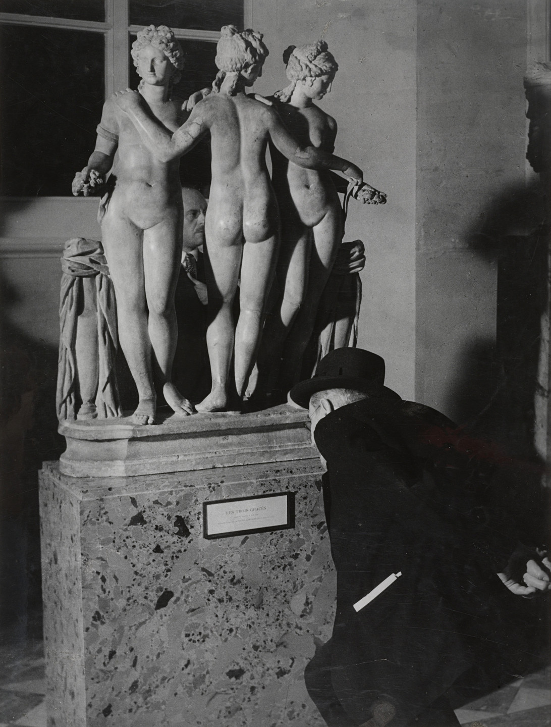 Brassaï (Gyula Halász). Les Trois Grâces, Musée de Louvre. c. 1936