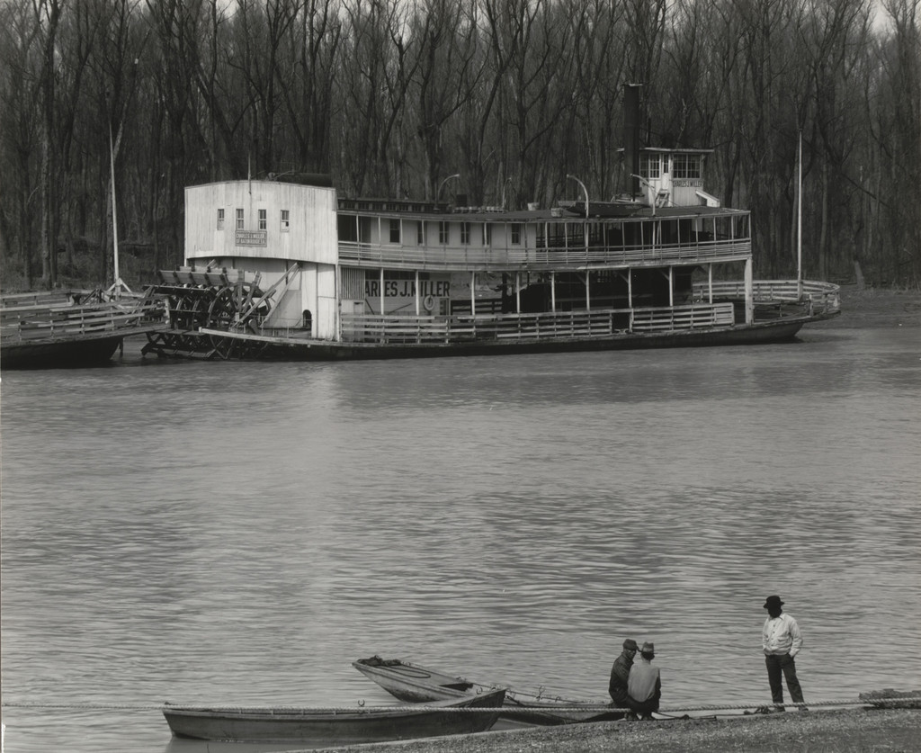 Mississippi Sternwheeler at Vicksburg, Mississippi