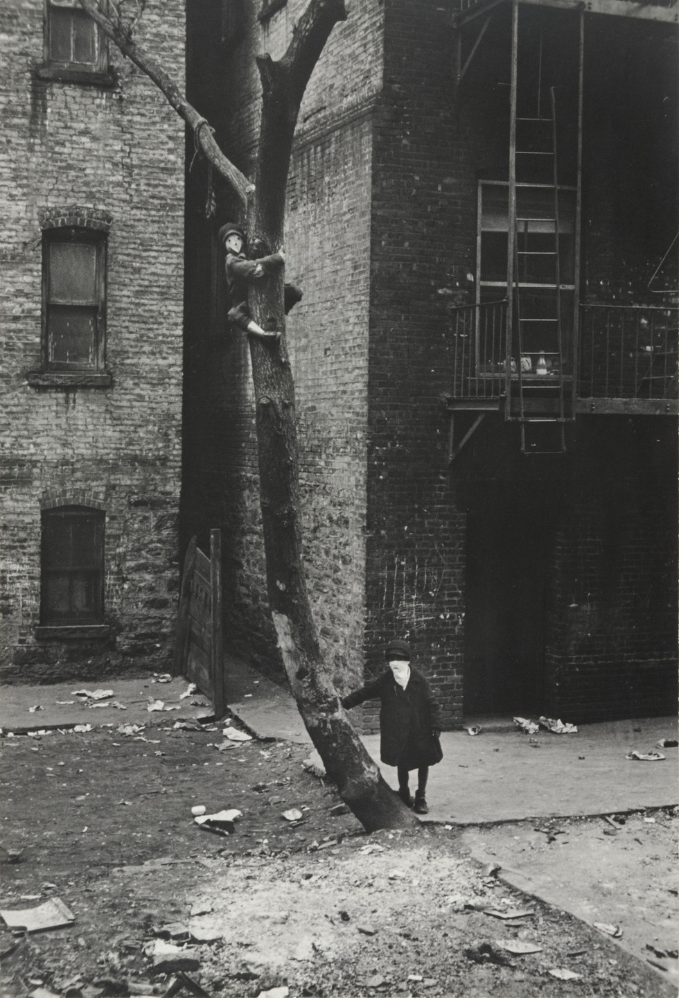 Helen Levitt. New York. 1938