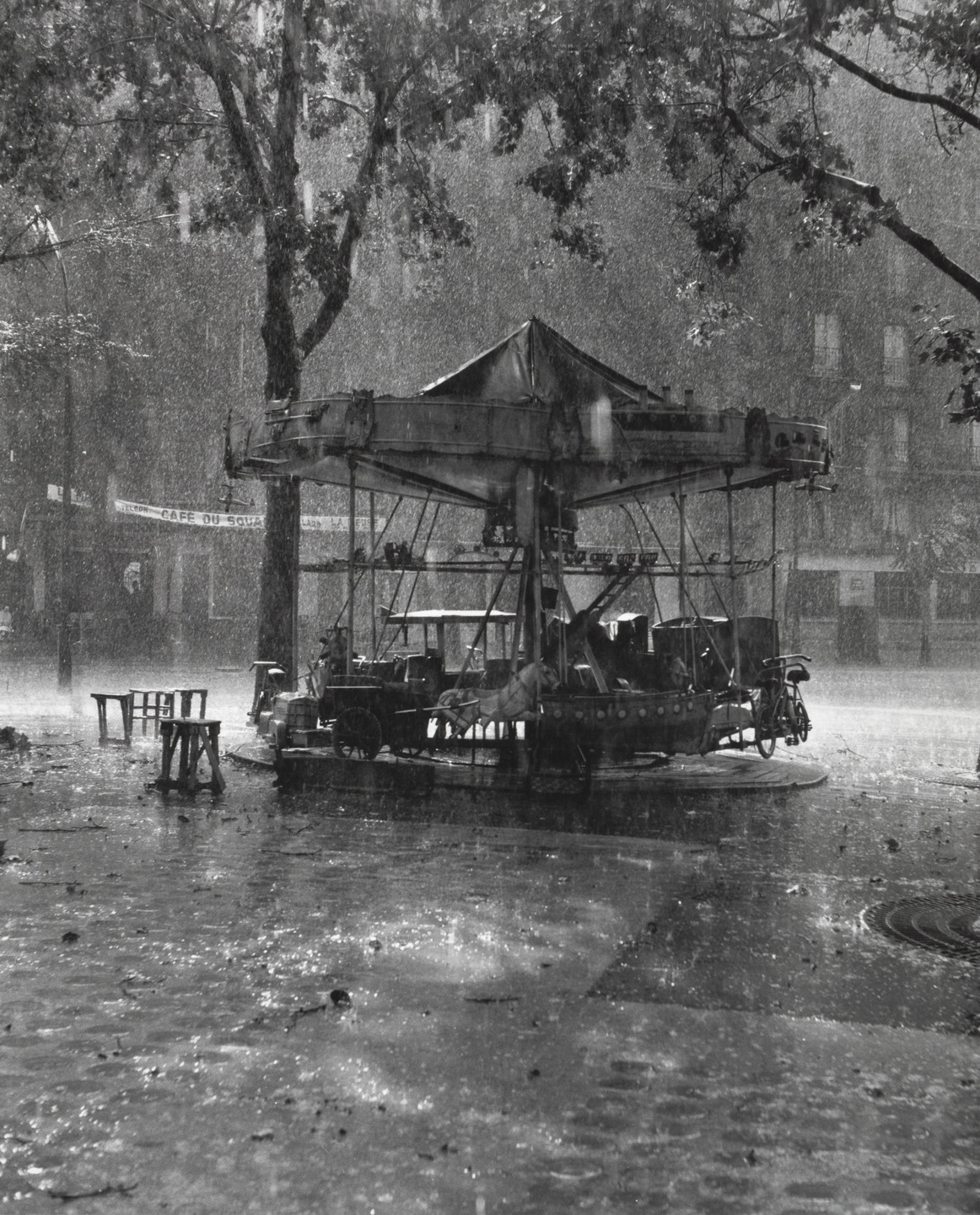 Robert Doisneau. Le Manège de Monsieur Barré. 1955