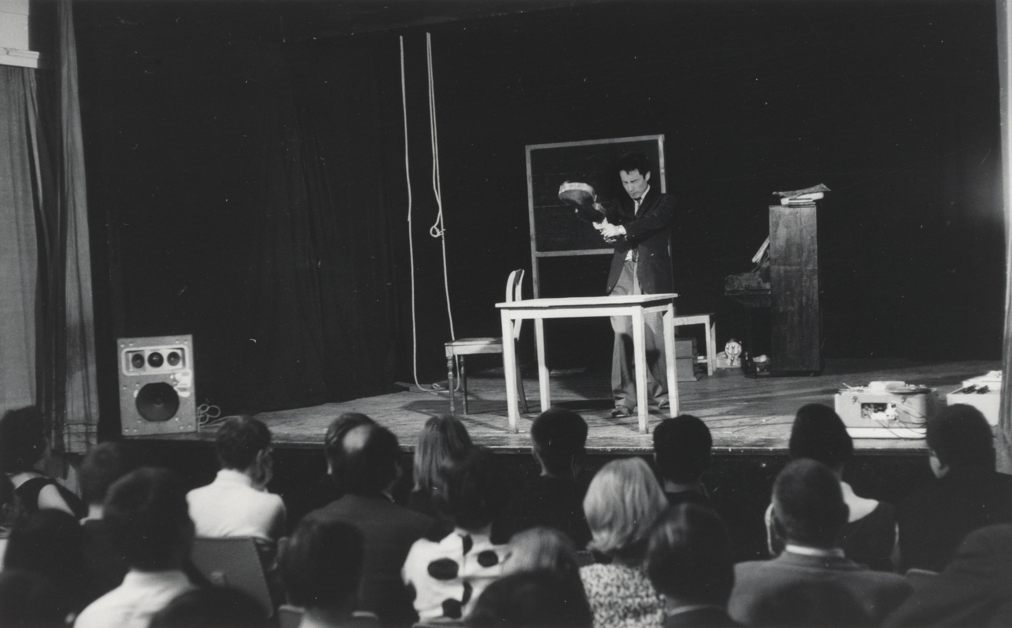 Nam June Paik. Nam June Paik&#39;s One for Violin, performed during Neo-Dada in der Musik, Kammerspiele, Düsseldorf, June 16, 1962. 1962, printed 1977