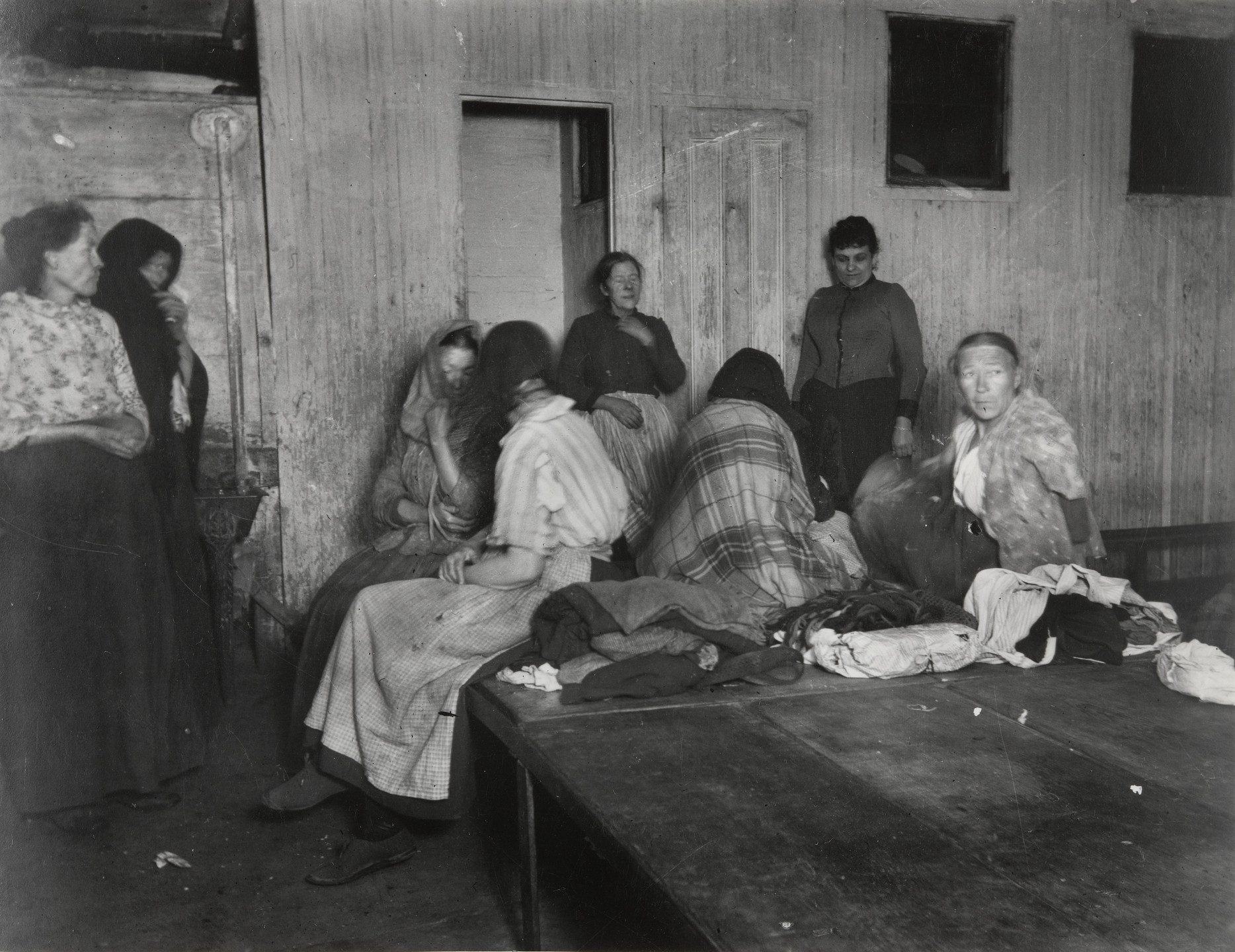 Jacob August Riis. Women in Elizabeth Police Street Station. 1890