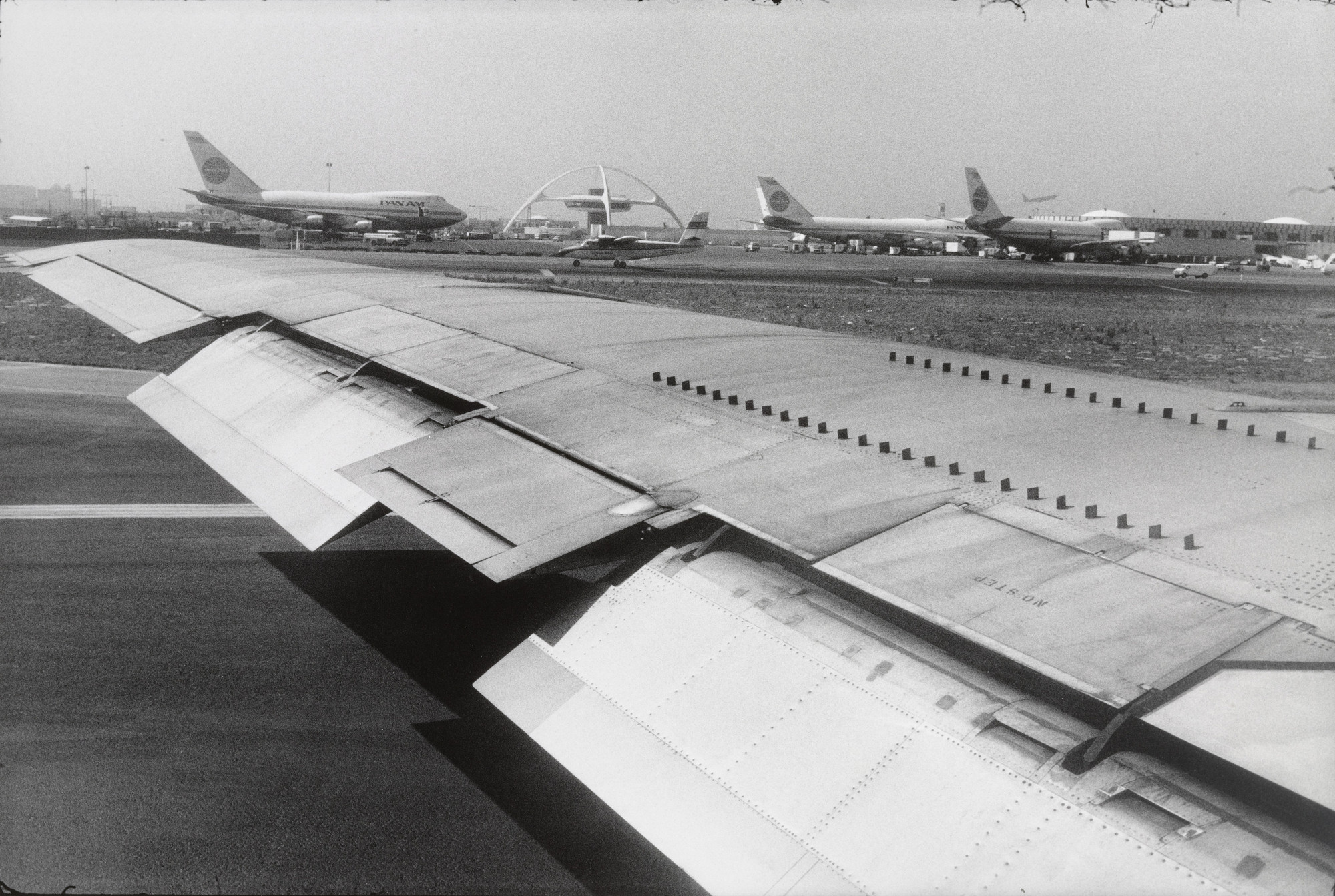 Garry Winogrand. Los Angeles Airport
