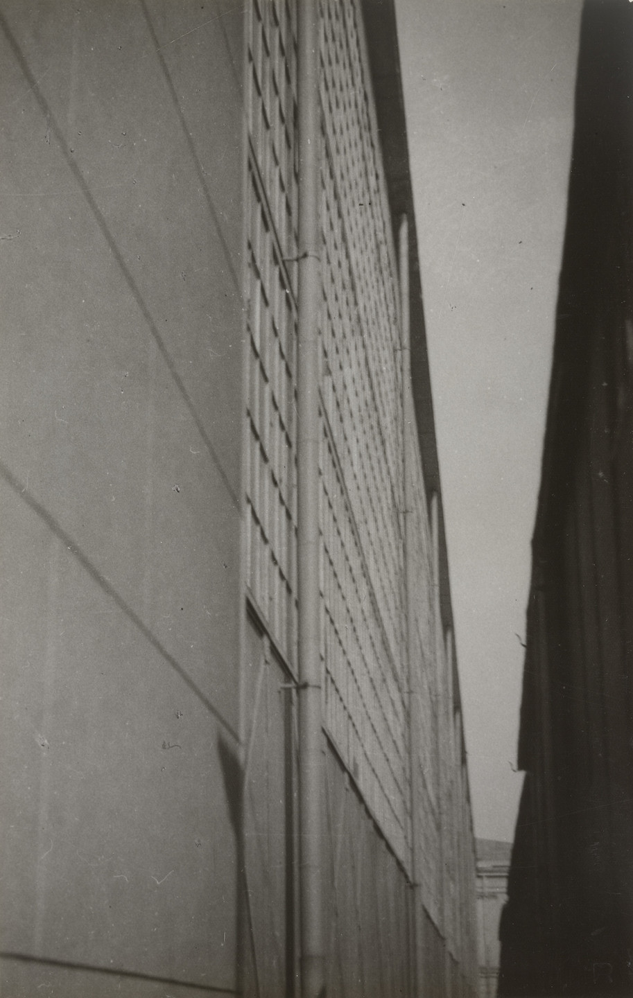 Aleksandr Rodchenko. Wall of Brianskii Railway Station, Moscow. 1927