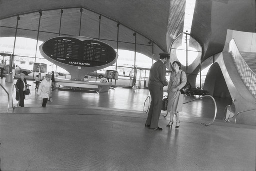 Garry Winogrand. T.W.A. Terminal, Kennedy Airport, New York. 1978