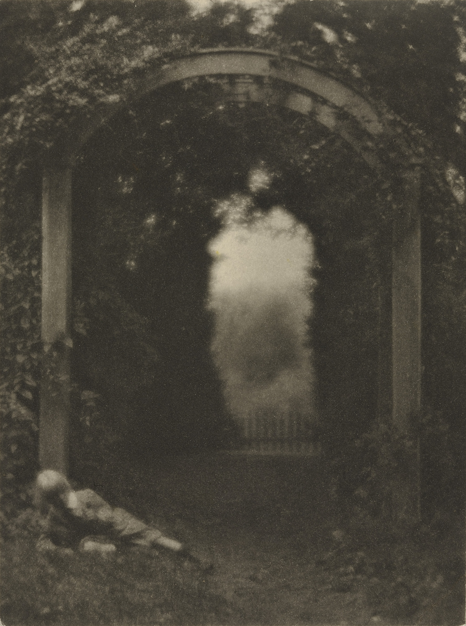 Clarence H. White. Entrance to the Garden