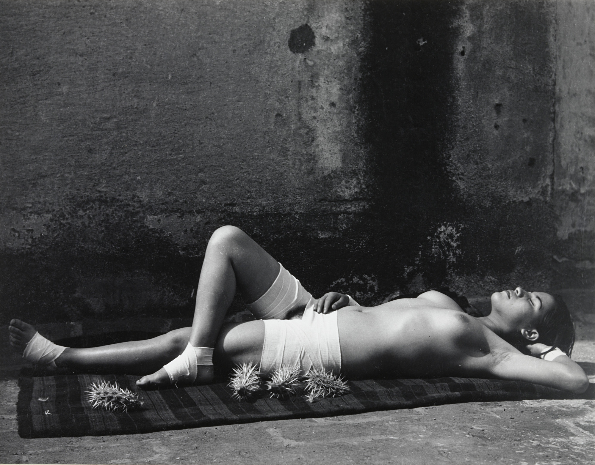Manuel Álvarez Bravo. La buena fama durmiendo (The Good Reputation Sleeping)