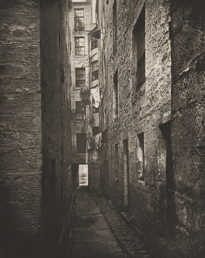 Close No. 148 High Street