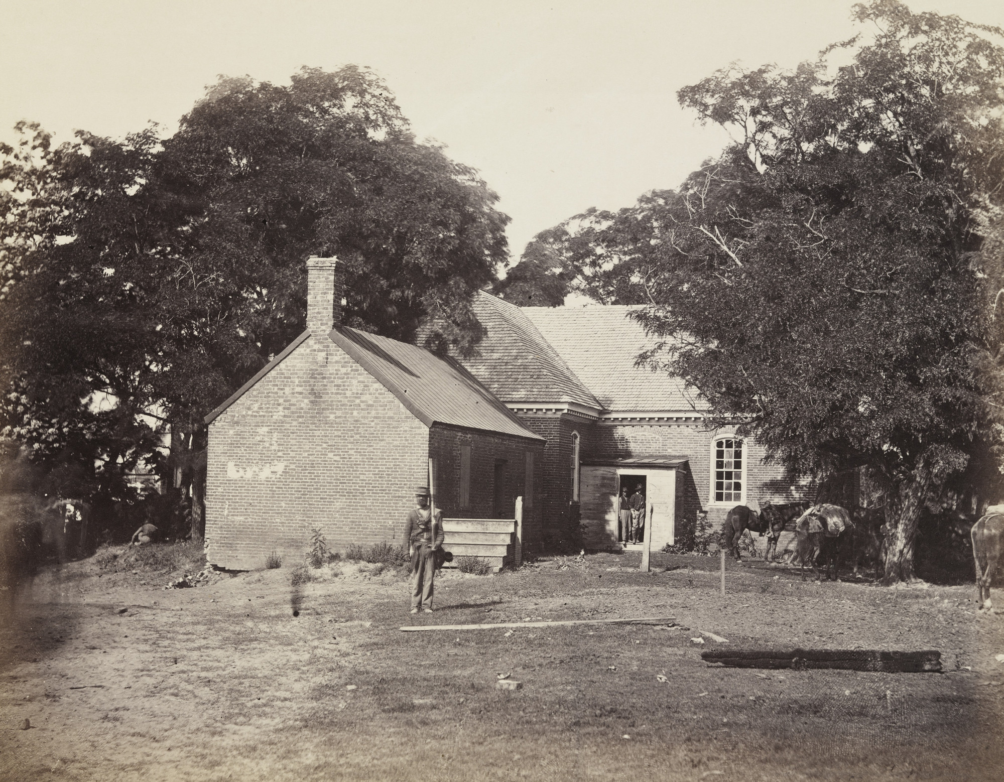 Alexander Gardner, Timothy O'Sullivan. Charles City Court-House, Virginia