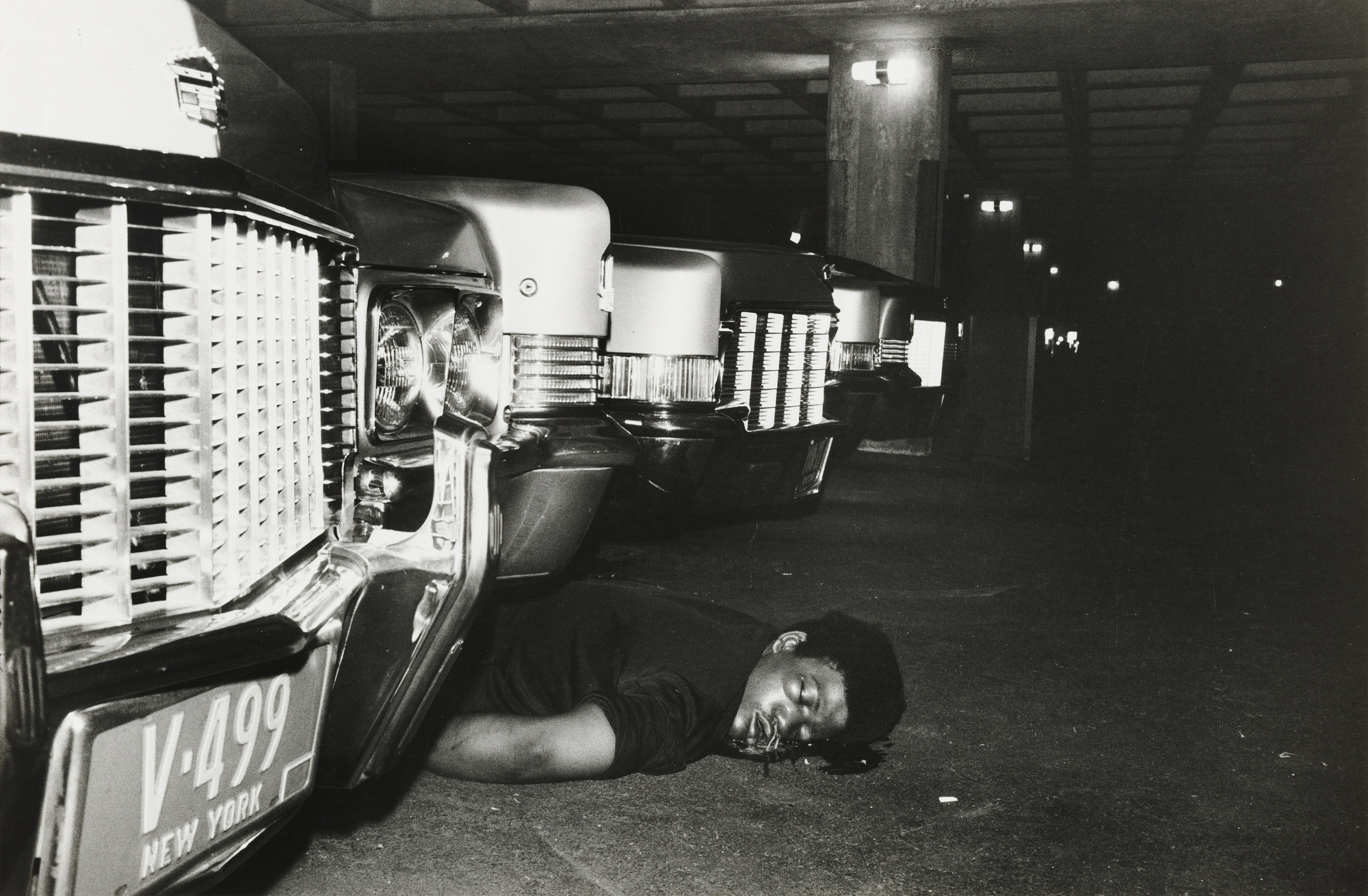 Leonard Freed. New York: Murder in the garage of a lavish apartment building. 1972