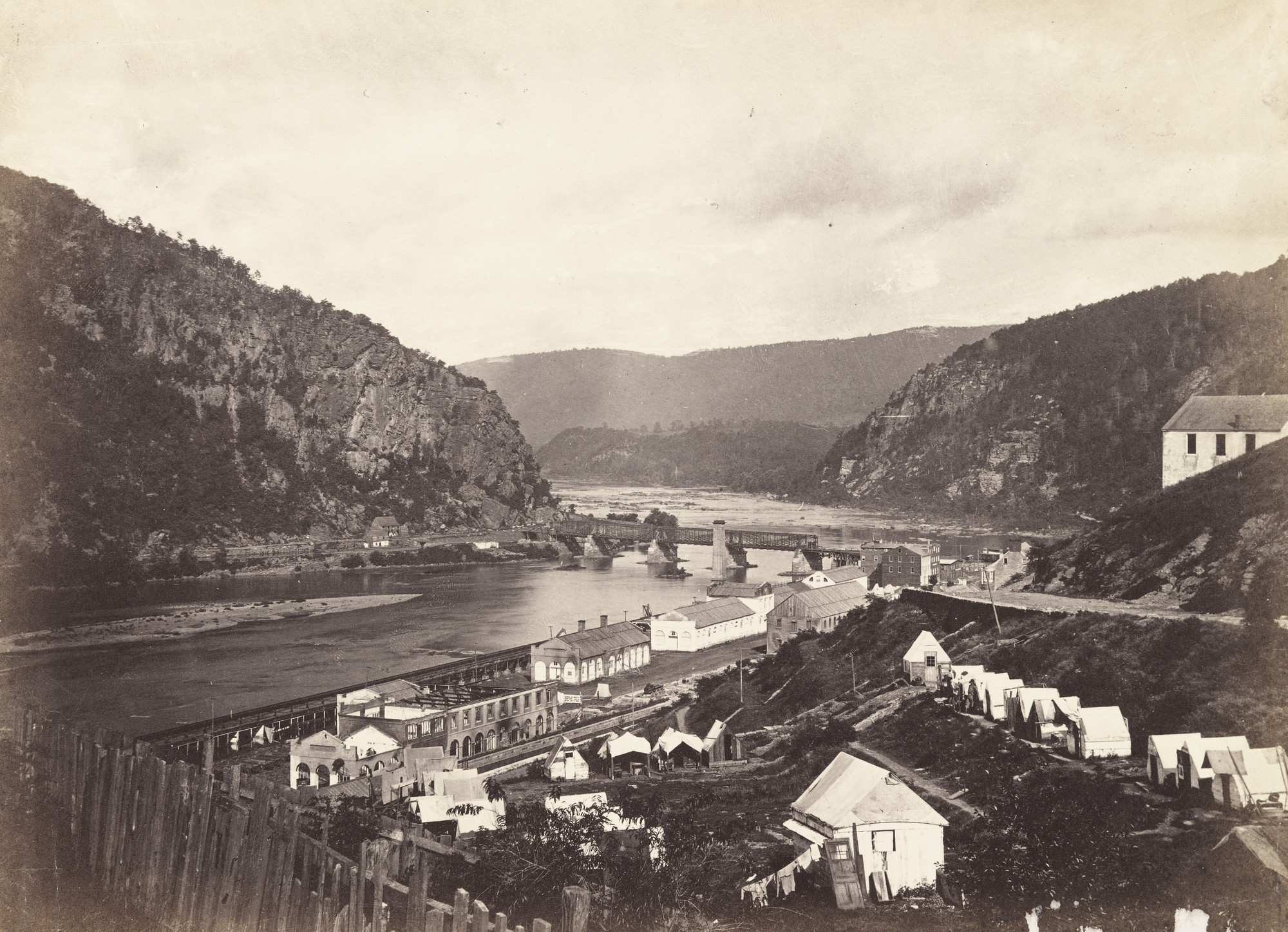 Alexander Gardner. Meeting of the Shenandoah and Potomac at Harper's Ferry