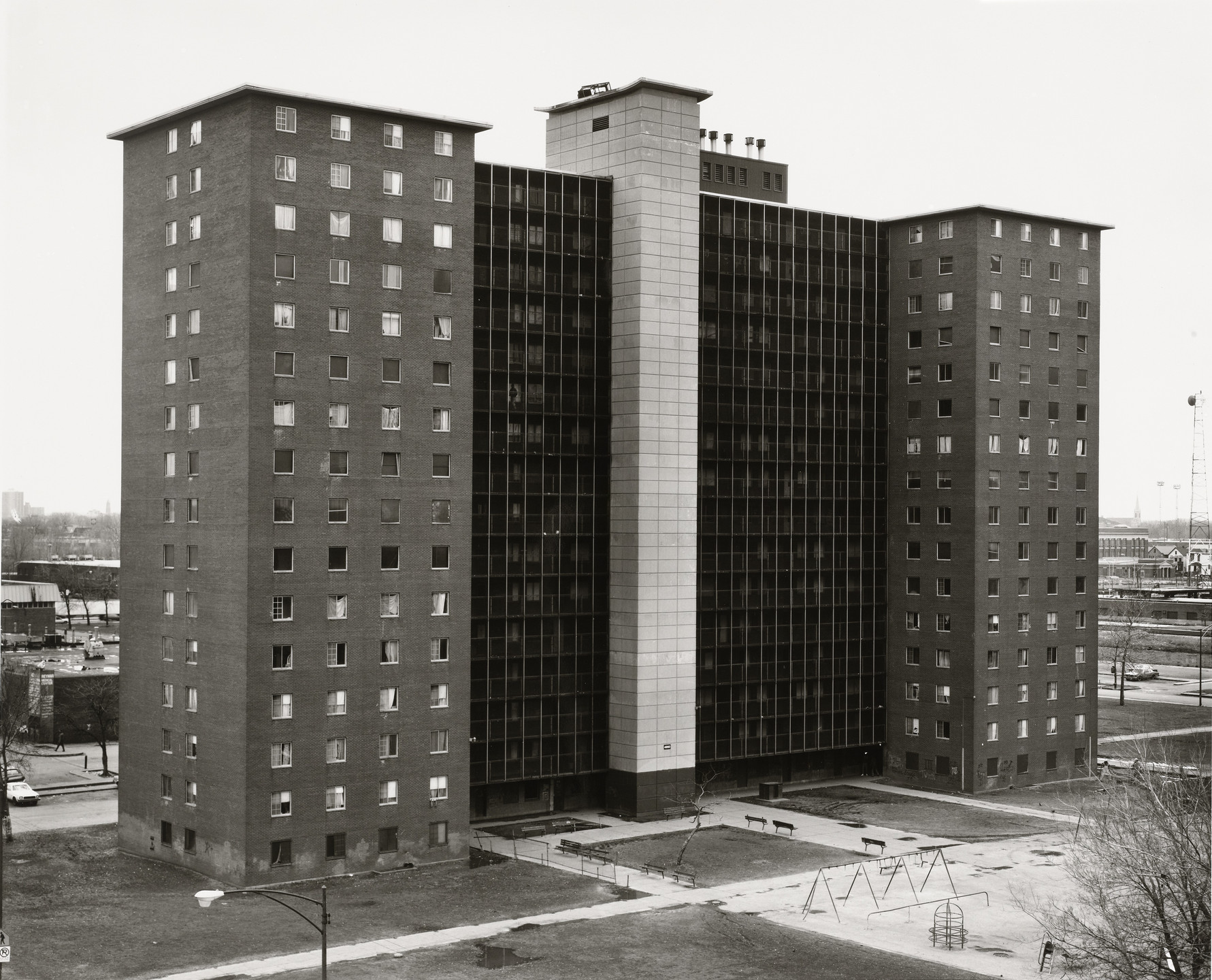 Thomas Struth. South Lake Apartments 1, Chicago. 1990