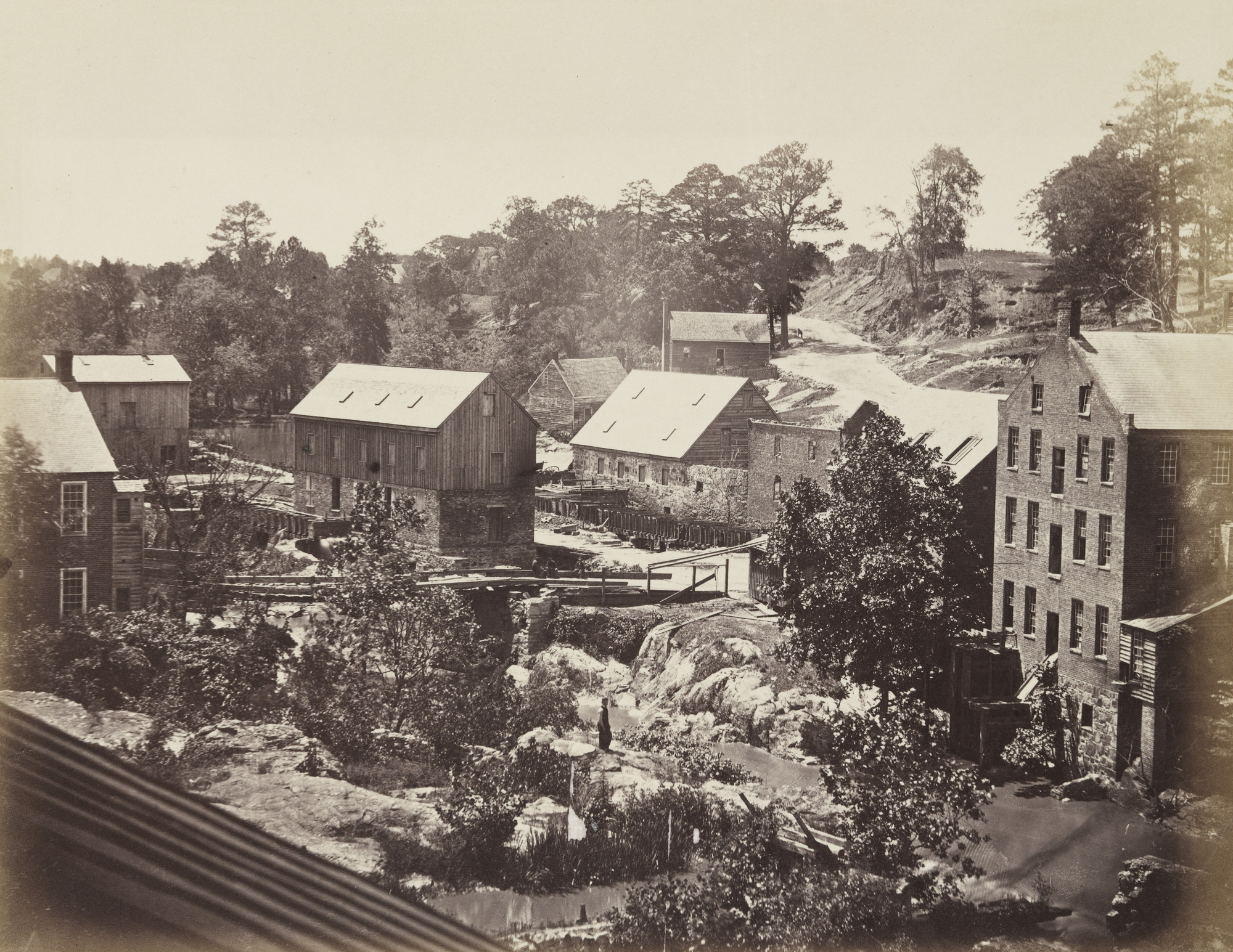 Alexander Gardner, Timothy O'Sullivan. View of the Appomattox River (near Campbell's Bridge, Petersburg, VA)