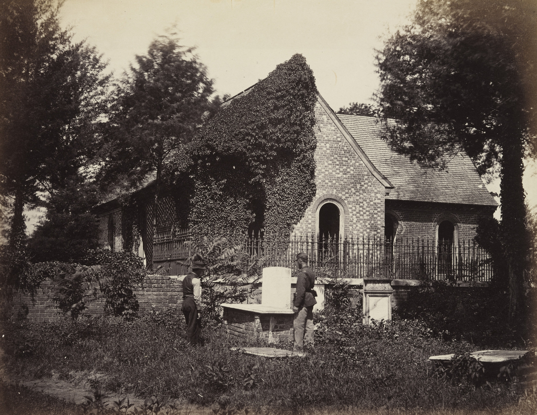 Alexander Gardner, Timothy O&#39;Sullivan. Blandford Church, Petersburg, Virginia. April, 1865