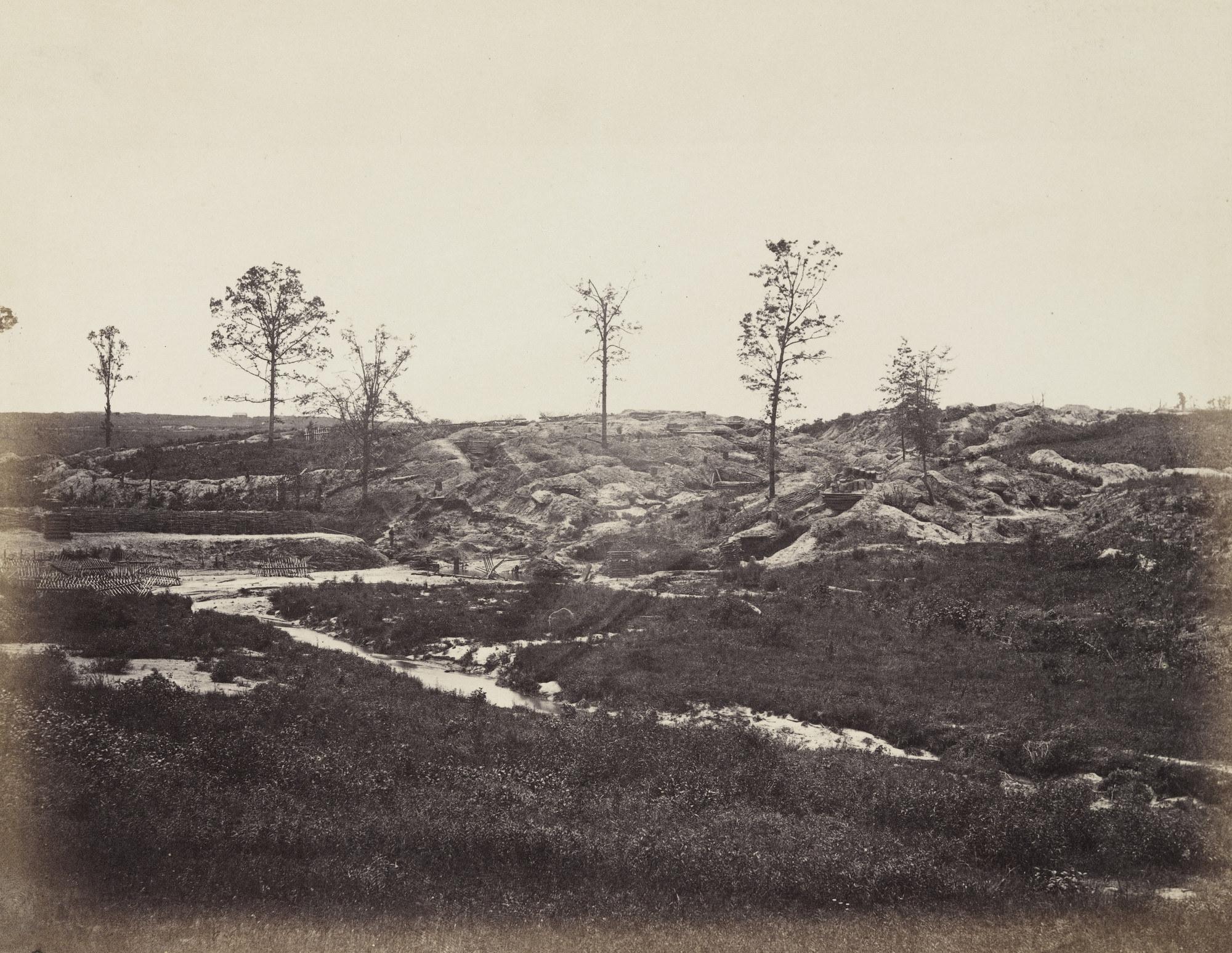 Alexander Gardner, Timothy O'Sullivan. Interior view of the Confederate line (at Gracie's salient)