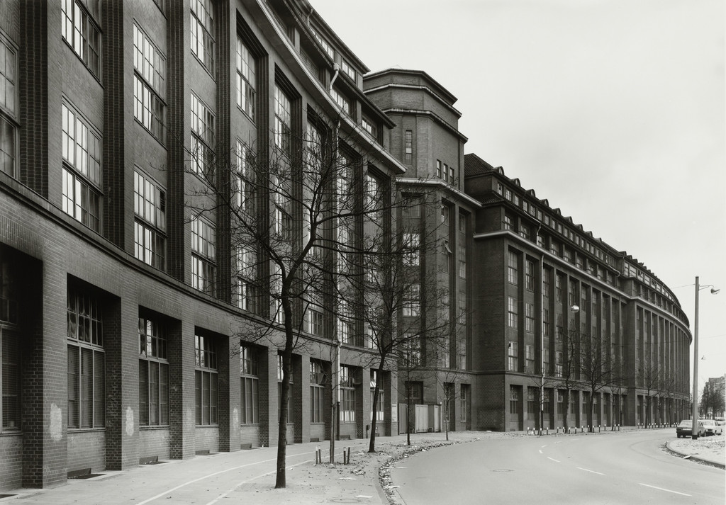 Continental Tire Factory, Hannover (Continentale Gummiwerke, Hannover), Thomas Struth, 1984