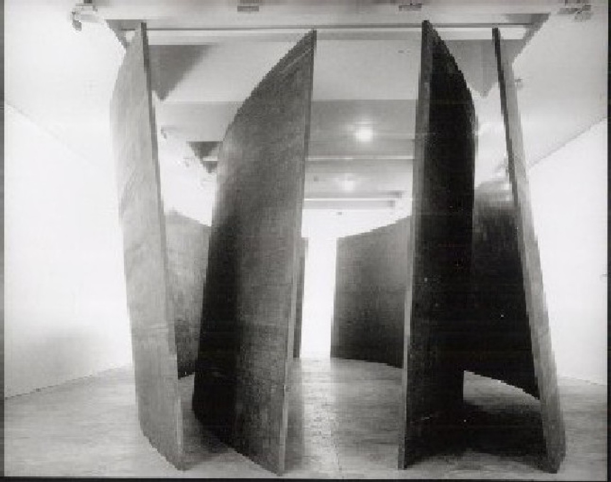 Richard Serra. Intersection II