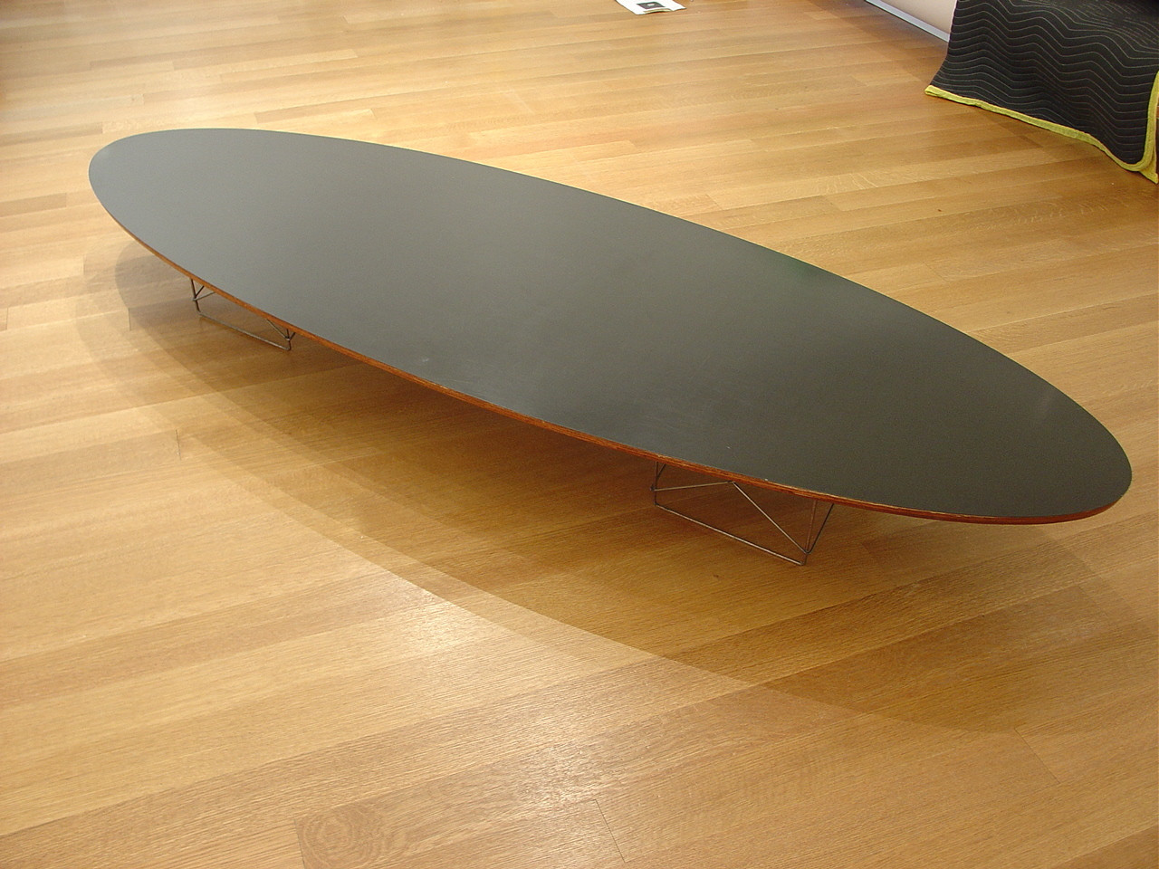 Charles Eames, Ray Eames. Elliptical Table